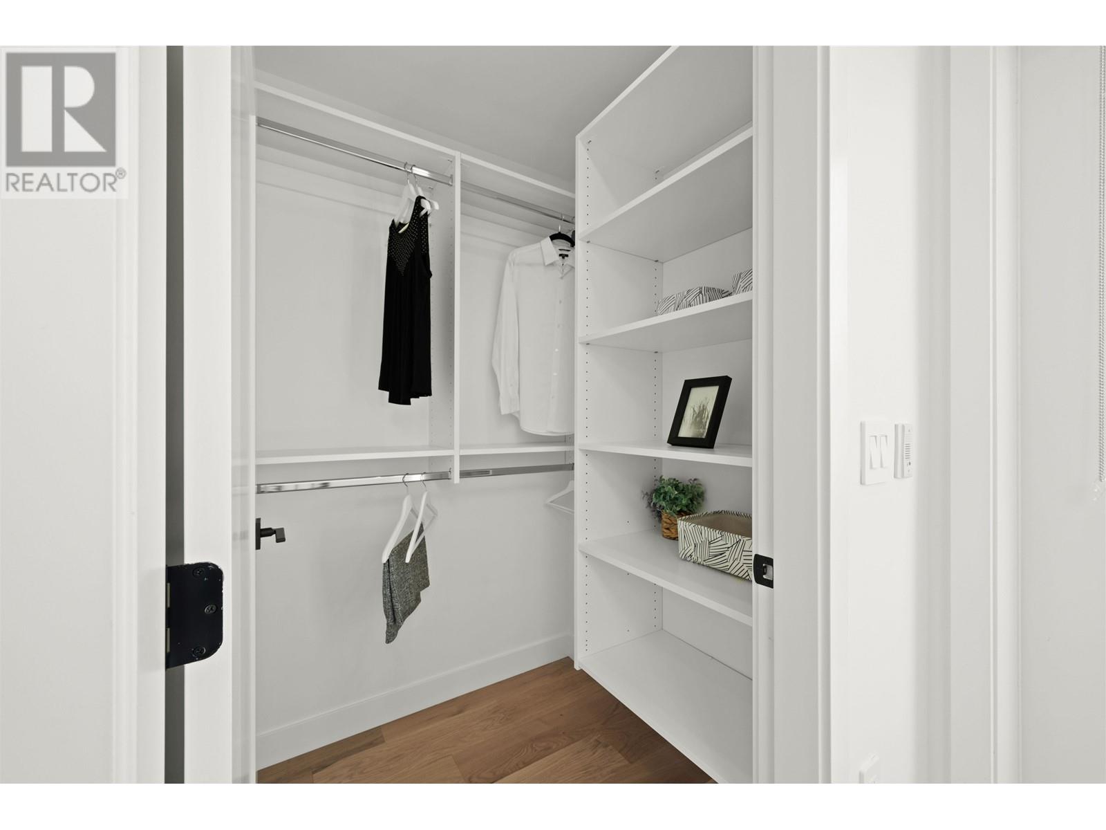 Listing Picture 22 of 26 : 2412 VICTORIA DRIVE, Vancouver / 溫哥華 - 魯藝地產 Yvonne Lu Group - MLS Medallion Club Member