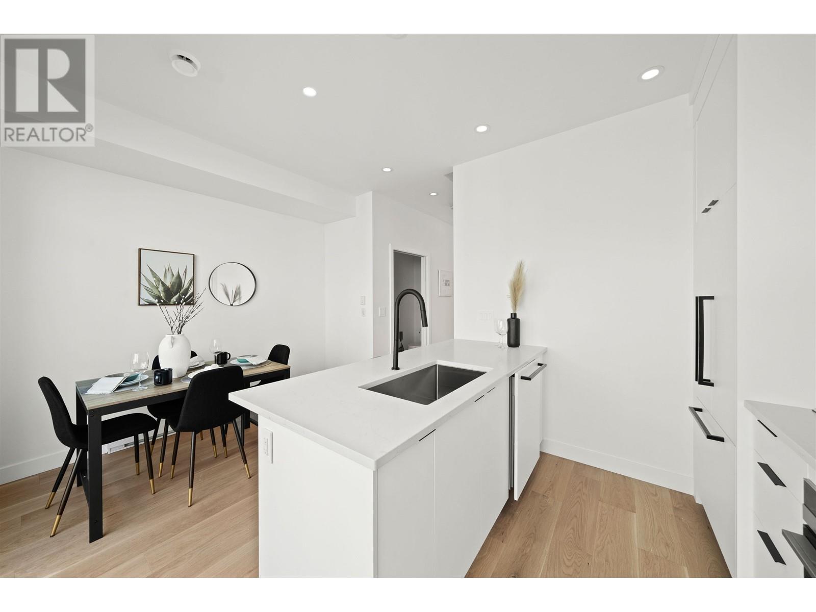 Listing Picture 24 of 26 : 2412 VICTORIA DRIVE, Vancouver / 溫哥華 - 魯藝地產 Yvonne Lu Group - MLS Medallion Club Member