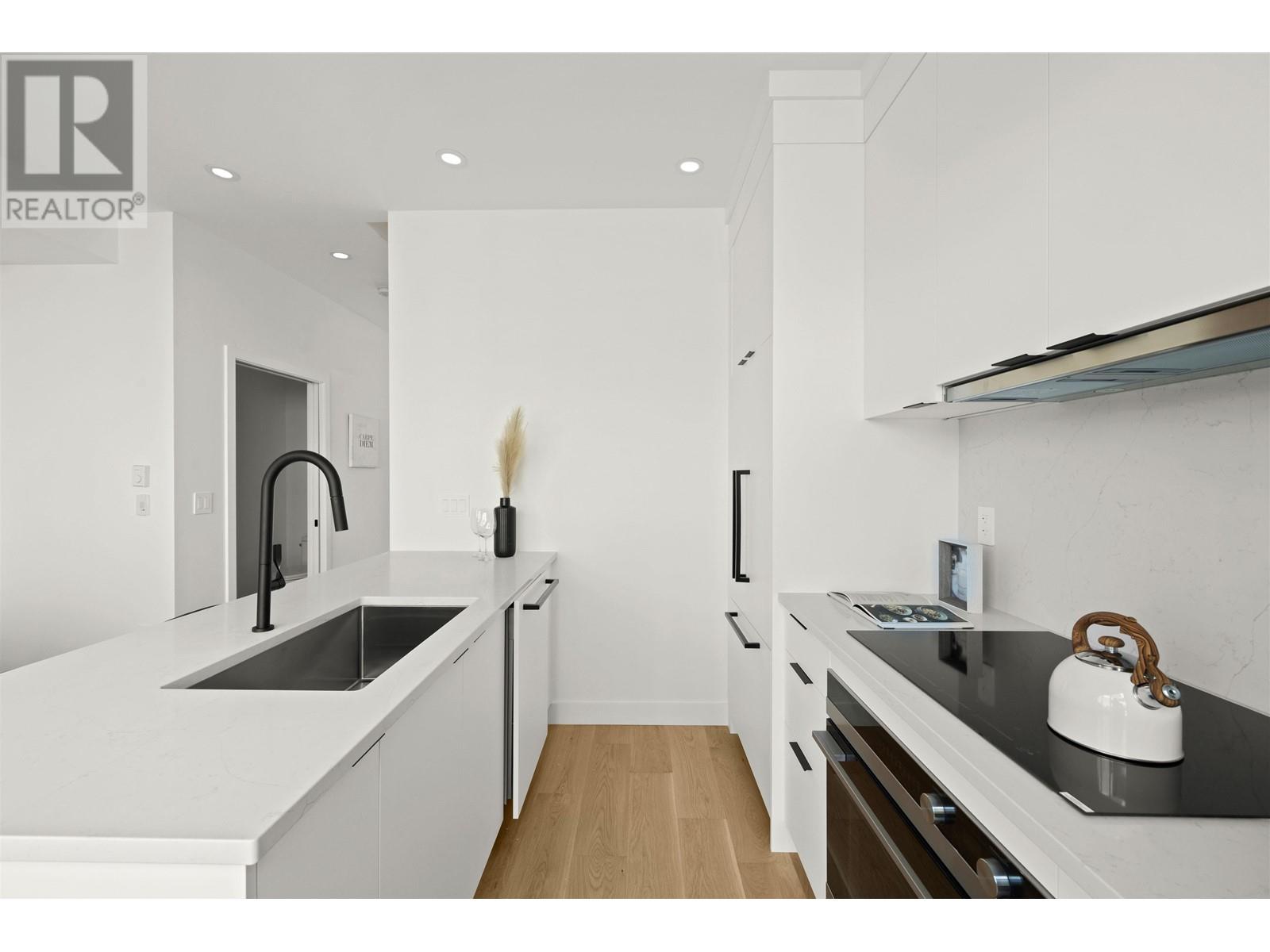 Listing Picture 6 of 26 : 2412 VICTORIA DRIVE, Vancouver / 溫哥華 - 魯藝地產 Yvonne Lu Group - MLS Medallion Club Member