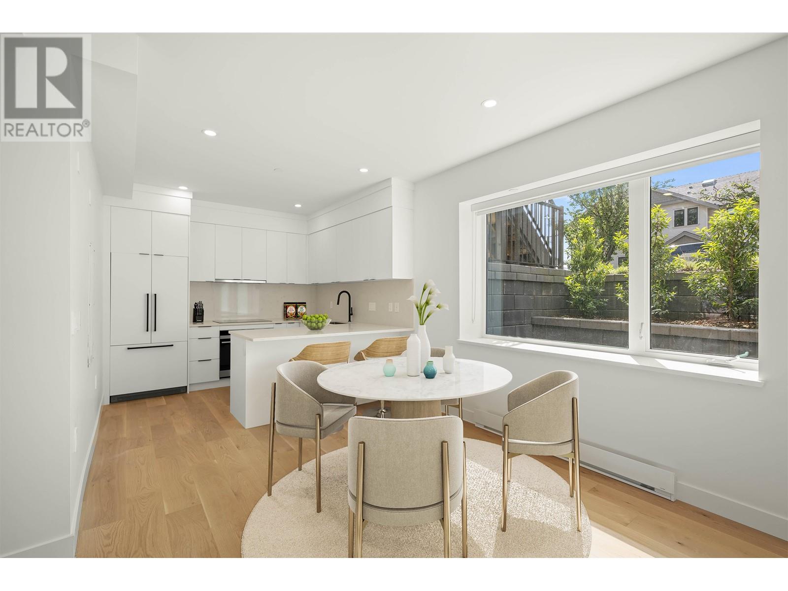 Listing Picture 3 of 11 : 2408 VICTORIA DRIVE, Vancouver / 溫哥華 - 魯藝地產 Yvonne Lu Group - MLS Medallion Club Member