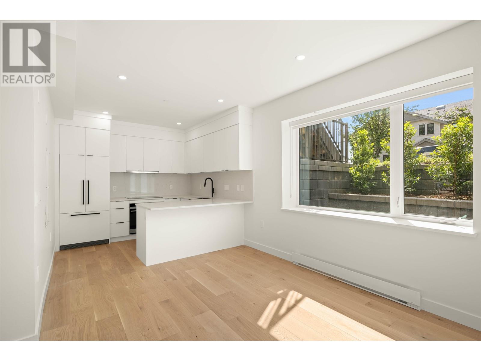 Listing Picture 4 of 11 : 2408 VICTORIA DRIVE, Vancouver / 溫哥華 - 魯藝地產 Yvonne Lu Group - MLS Medallion Club Member