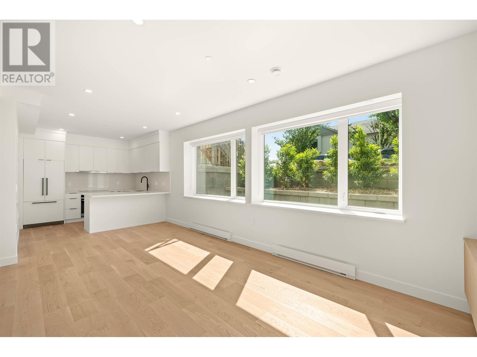 Listing Picture 6 of 11 : 2408 VICTORIA DRIVE, Vancouver / 溫哥華 - 魯藝地產 Yvonne Lu Group - MLS Medallion Club Member