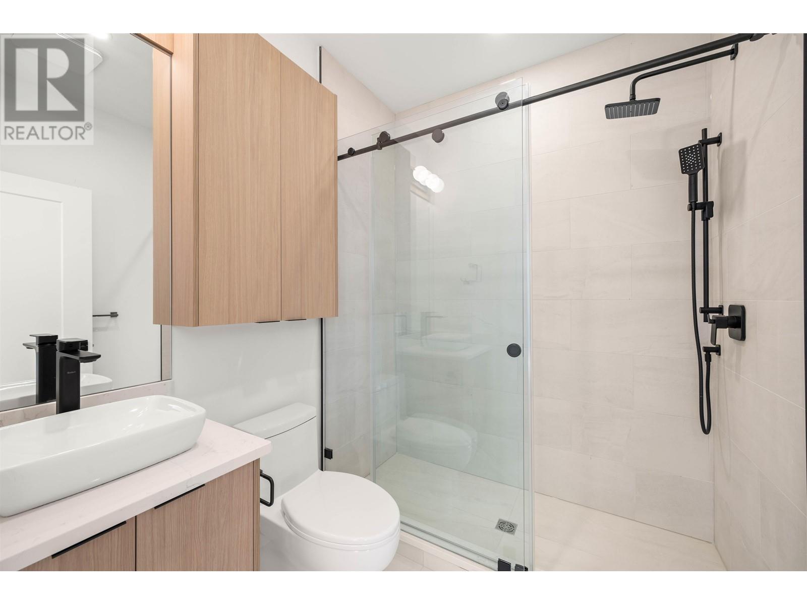 Listing Picture 9 of 11 : 2408 VICTORIA DRIVE, Vancouver / 溫哥華 - 魯藝地產 Yvonne Lu Group - MLS Medallion Club Member