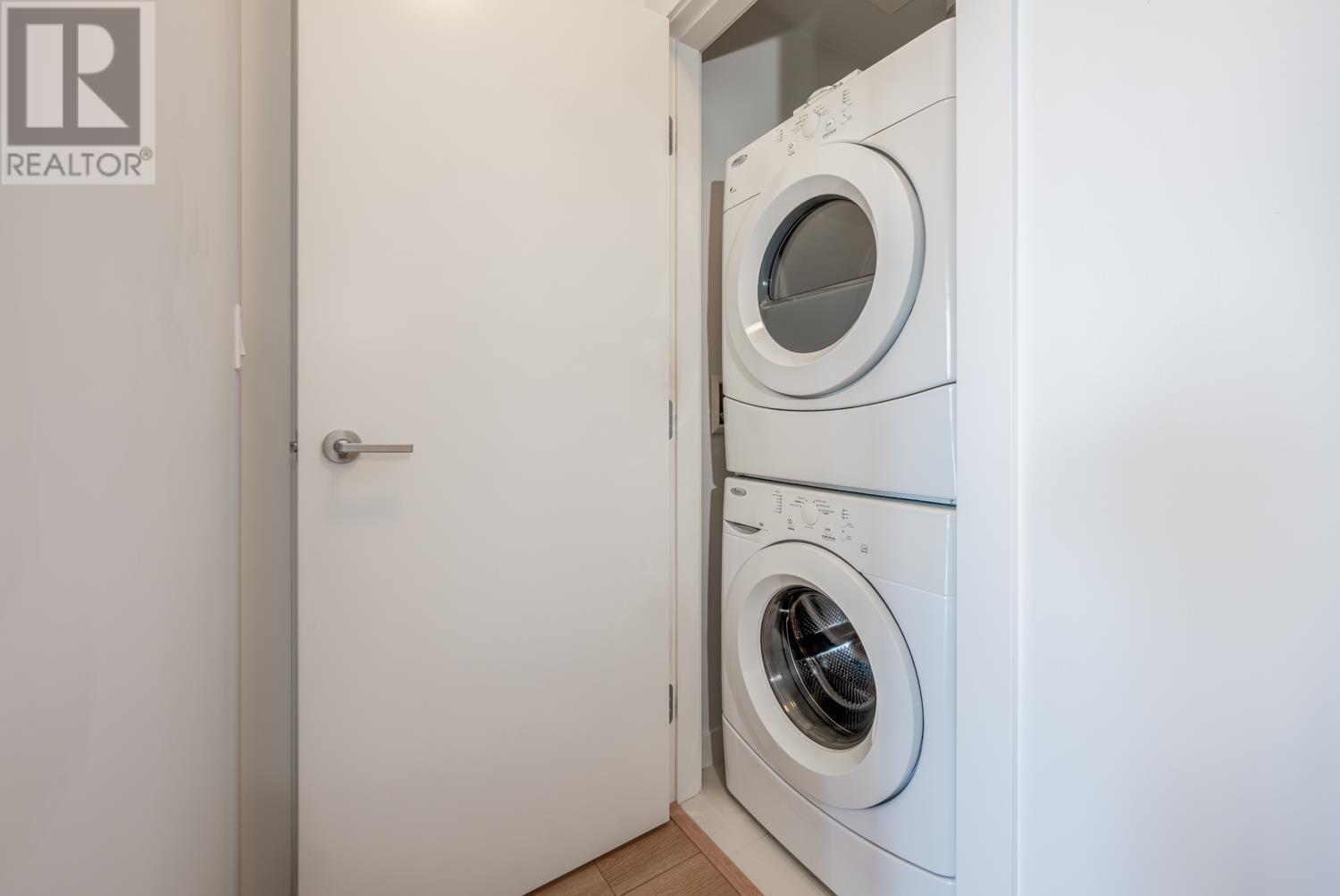 Listing Picture 17 of 26 : 910 4688 KINGSWAY, Burnaby / 本拿比 - 魯藝地產 Yvonne Lu Group - MLS Medallion Club Member