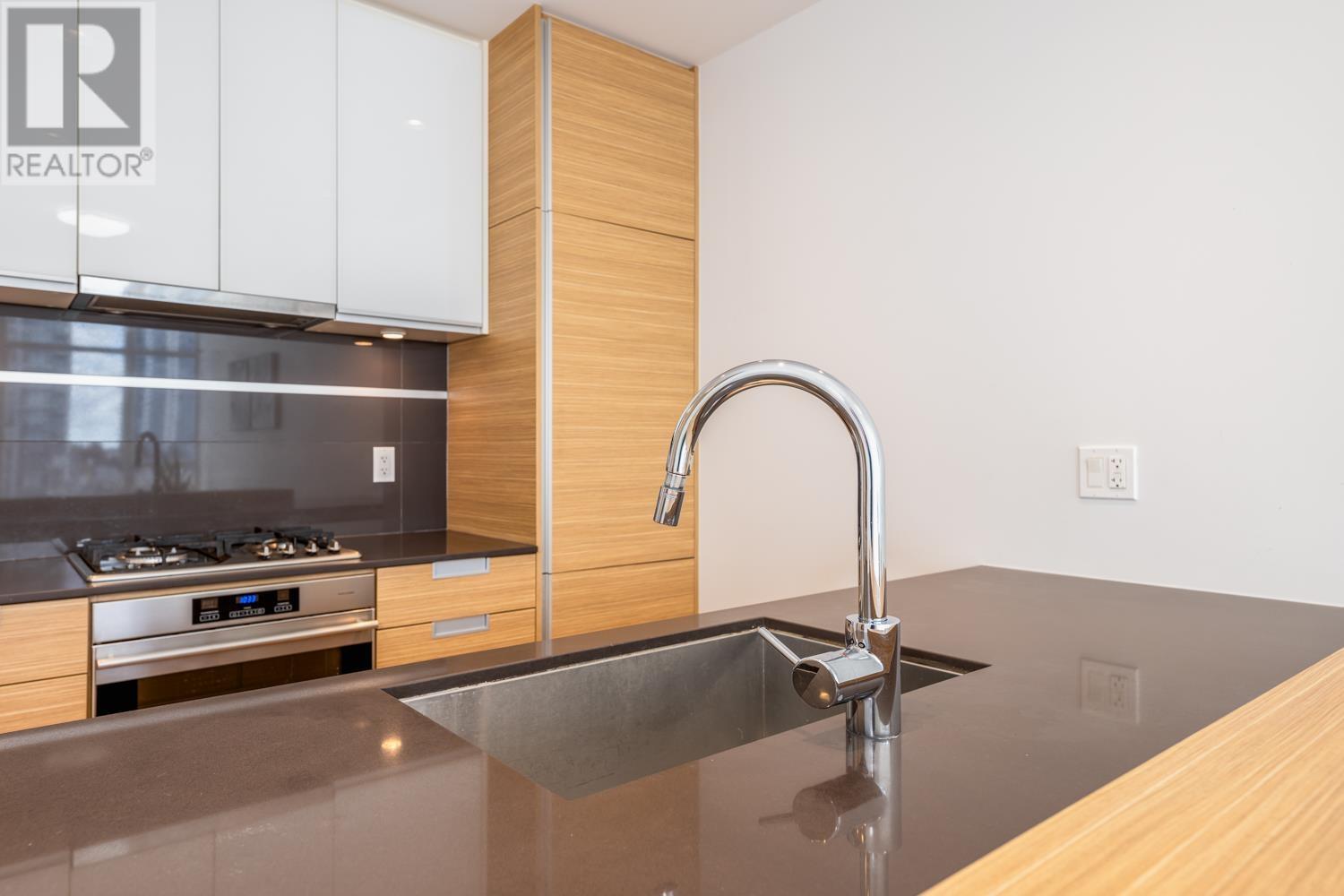 Listing Picture 4 of 26 : 910 4688 KINGSWAY, Burnaby / 本拿比 - 魯藝地產 Yvonne Lu Group - MLS Medallion Club Member