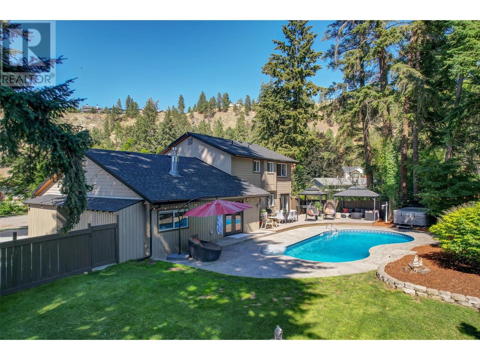 827 Coronado Court, Kelowna, British Columbia  V1W 2C4 - Photo 2 - 10329385