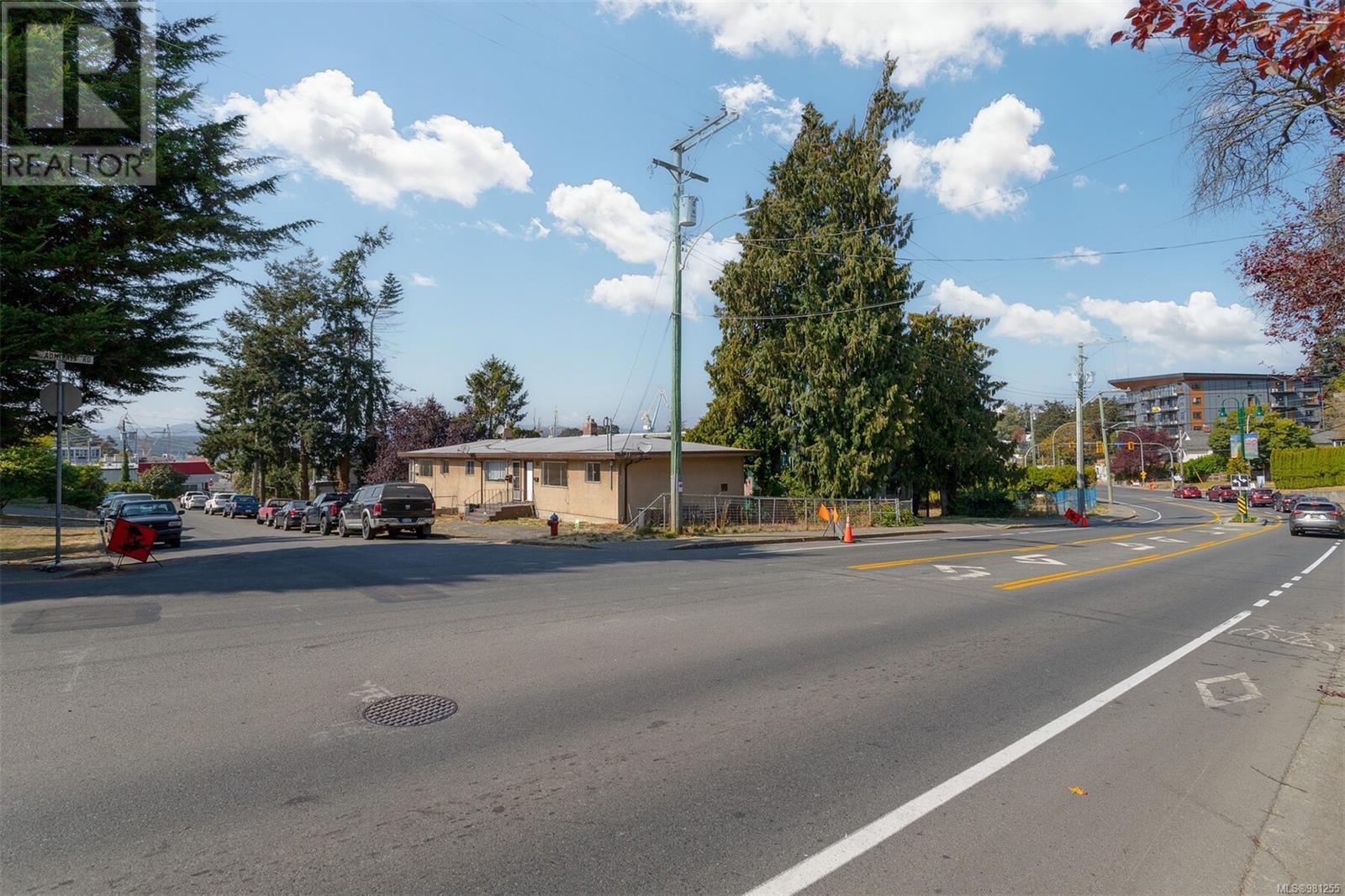 656 Admirals Rd, Esquimalt, British Columbia  V9A 4X9 - Photo 20 - 981255