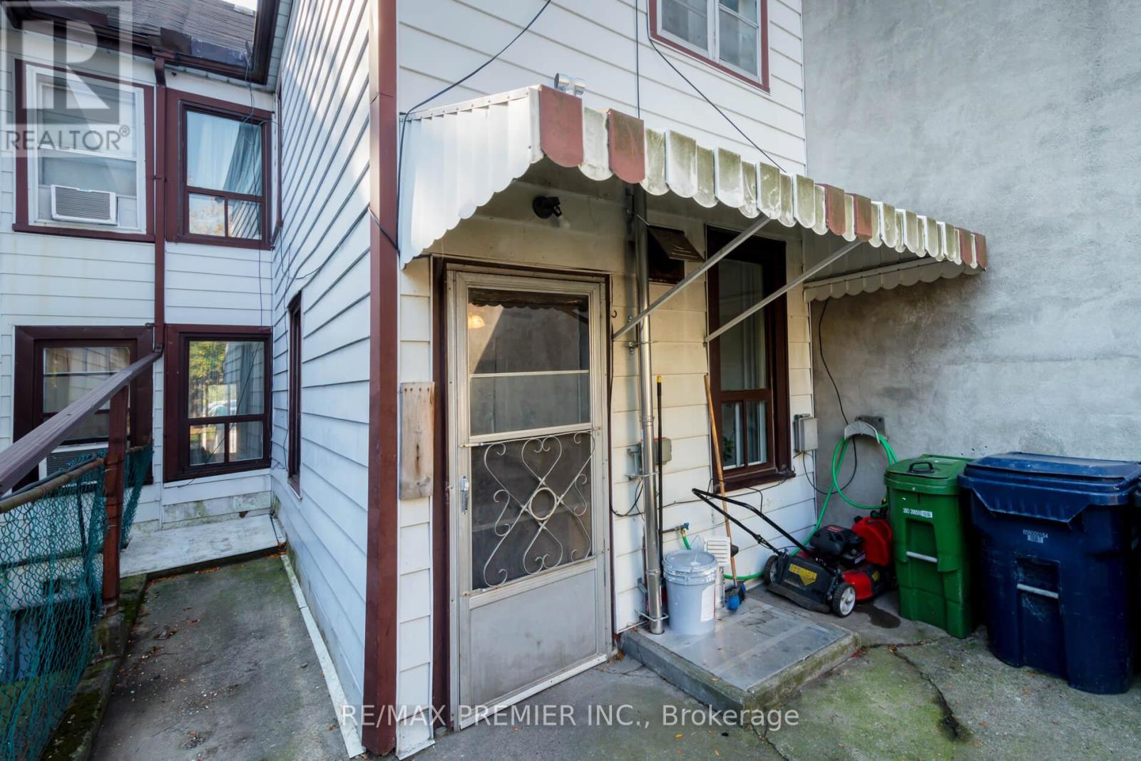 58 Mansfield Avenue, Toronto, Ontario  M6J 2B2 - Photo 23 - C11228220