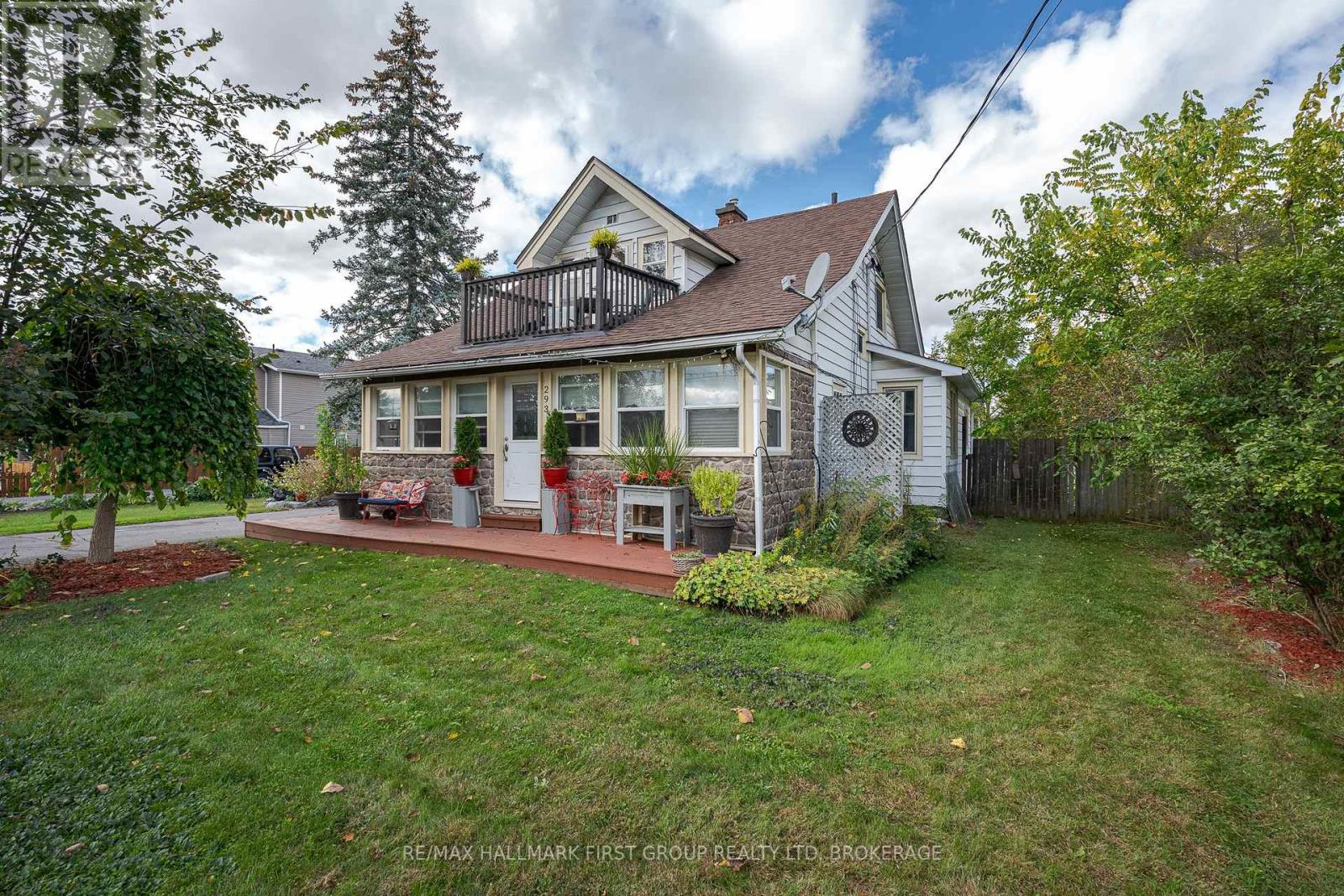 Property at 293 DUNDAS STREET W image 2
