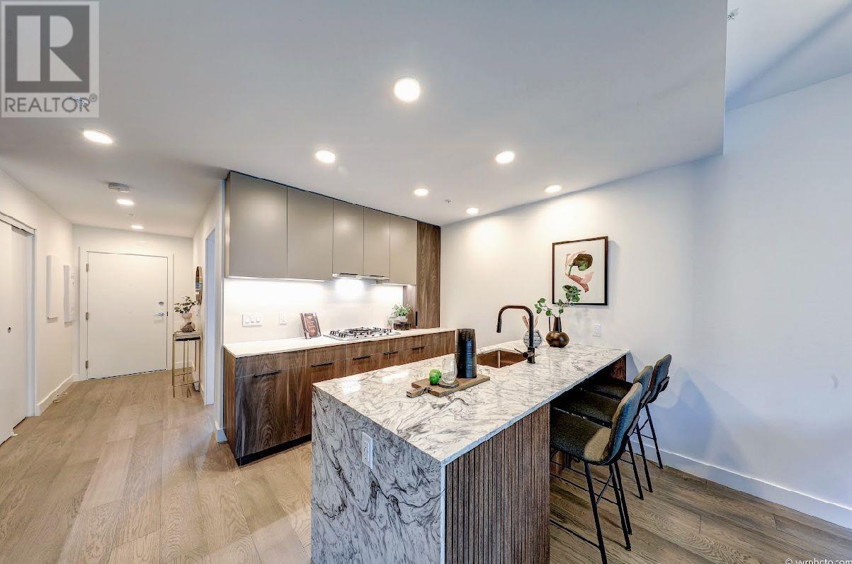 Listing Picture 3 of 35 : 202 3590 W 39TH AVENUE, Vancouver / 溫哥華 - 魯藝地產 Yvonne Lu Group - MLS Medallion Club Member