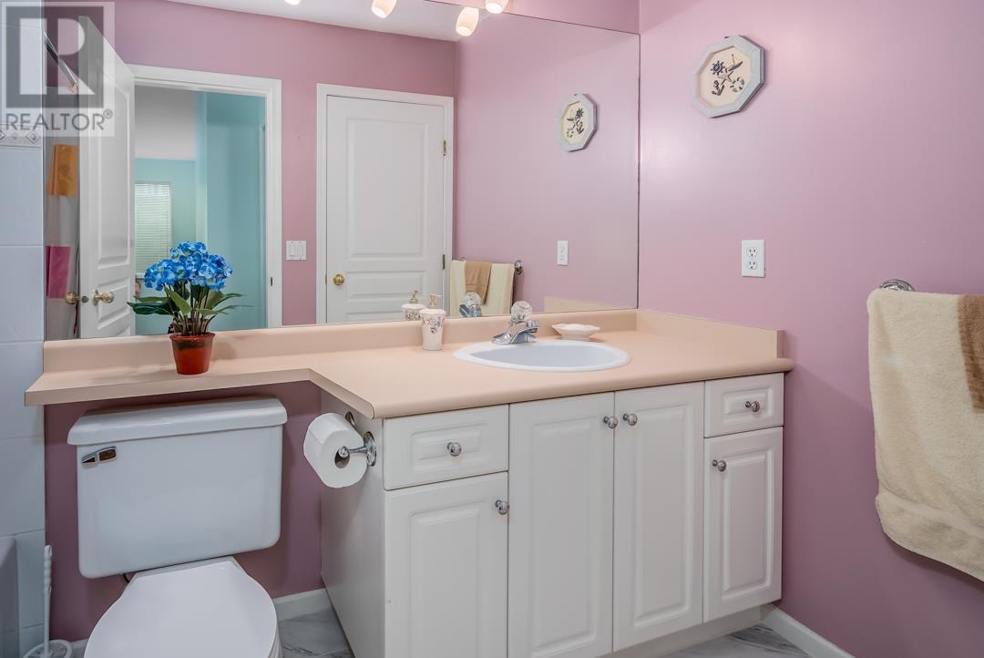 Listing Picture 21 of 32 : 11 7500 CUMBERLAND STREET, Burnaby / 本拿比 - 魯藝地產 Yvonne Lu Group - MLS Medallion Club Member