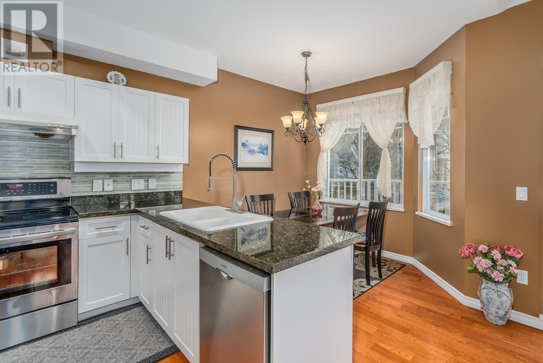 Listing Picture 13 of 32 : 11 7500 CUMBERLAND STREET, Burnaby / 本拿比 - 魯藝地產 Yvonne Lu Group - MLS Medallion Club Member