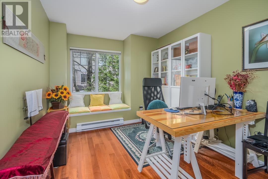 Listing Picture 20 of 32 : 11 7500 CUMBERLAND STREET, Burnaby / 本拿比 - 魯藝地產 Yvonne Lu Group - MLS Medallion Club Member