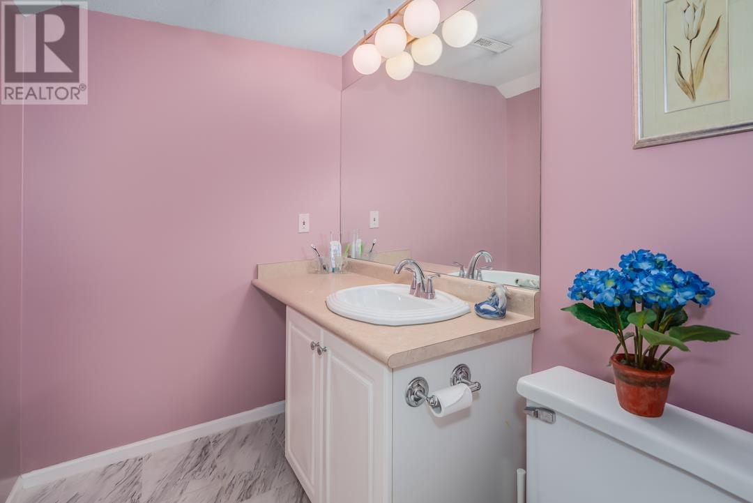 Listing Picture 27 of 32 : 11 7500 CUMBERLAND STREET, Burnaby / 本拿比 - 魯藝地產 Yvonne Lu Group - MLS Medallion Club Member