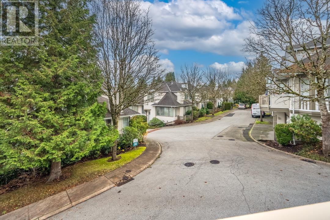 Listing Picture 24 of 32 : 11 7500 CUMBERLAND STREET, Burnaby / 本拿比 - 魯藝地產 Yvonne Lu Group - MLS Medallion Club Member