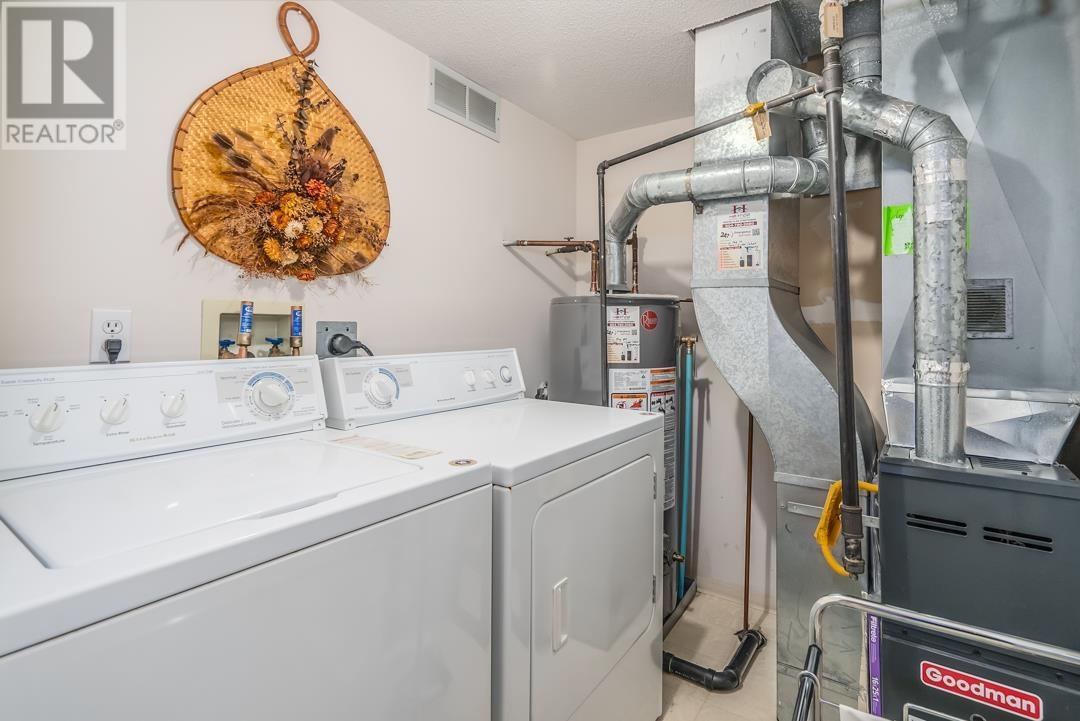 Listing Picture 28 of 32 : 11 7500 CUMBERLAND STREET, Burnaby / 本拿比 - 魯藝地產 Yvonne Lu Group - MLS Medallion Club Member