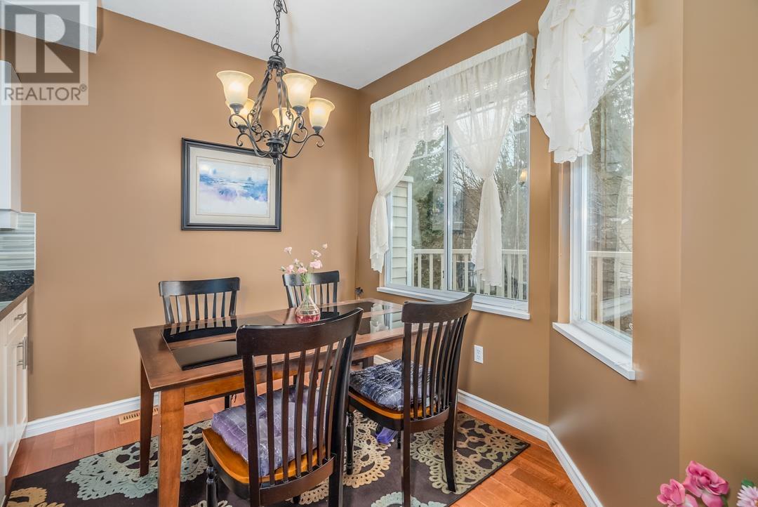 Listing Picture 8 of 32 : 11 7500 CUMBERLAND STREET, Burnaby / 本拿比 - 魯藝地產 Yvonne Lu Group - MLS Medallion Club Member