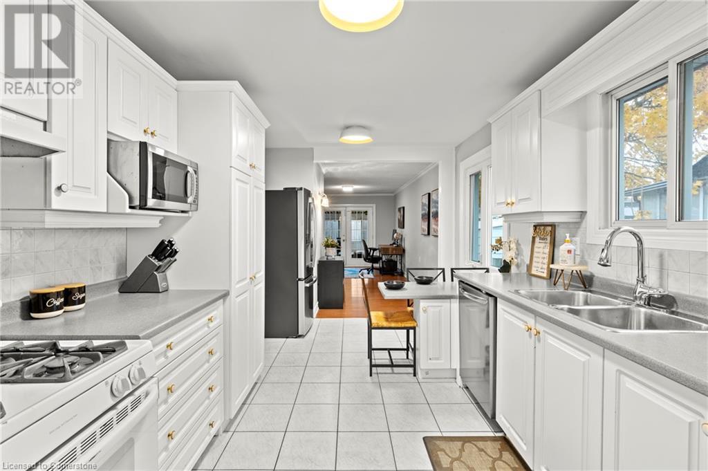 38 Brett Court, Hamilton, Ontario  L8T 4R8 - Photo 9 - 40676251