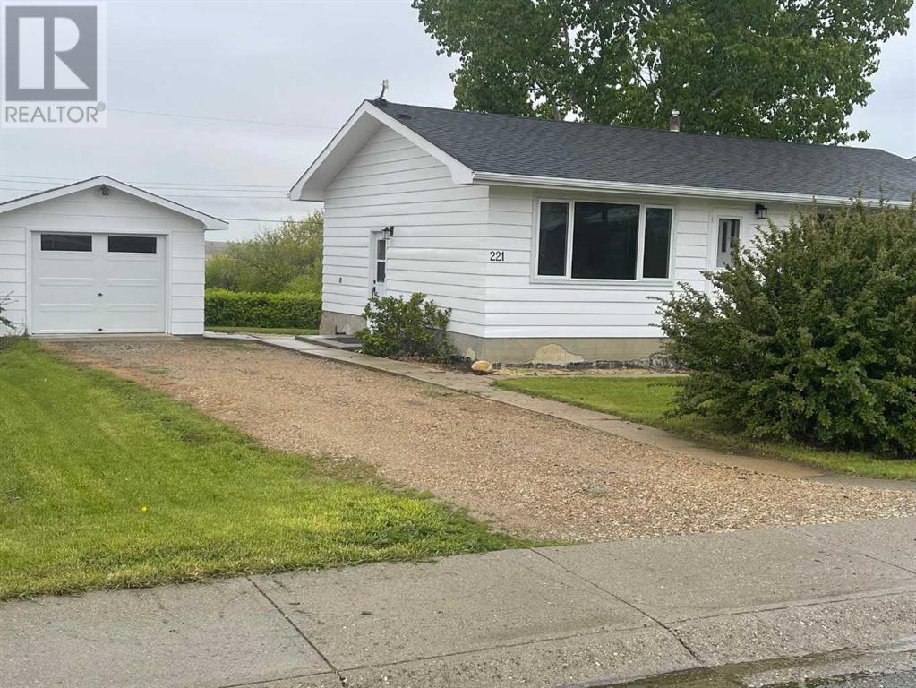 221 Frederick Avenue W, Standard, Alberta  T0J 3G0 - Photo 1 - A2181263