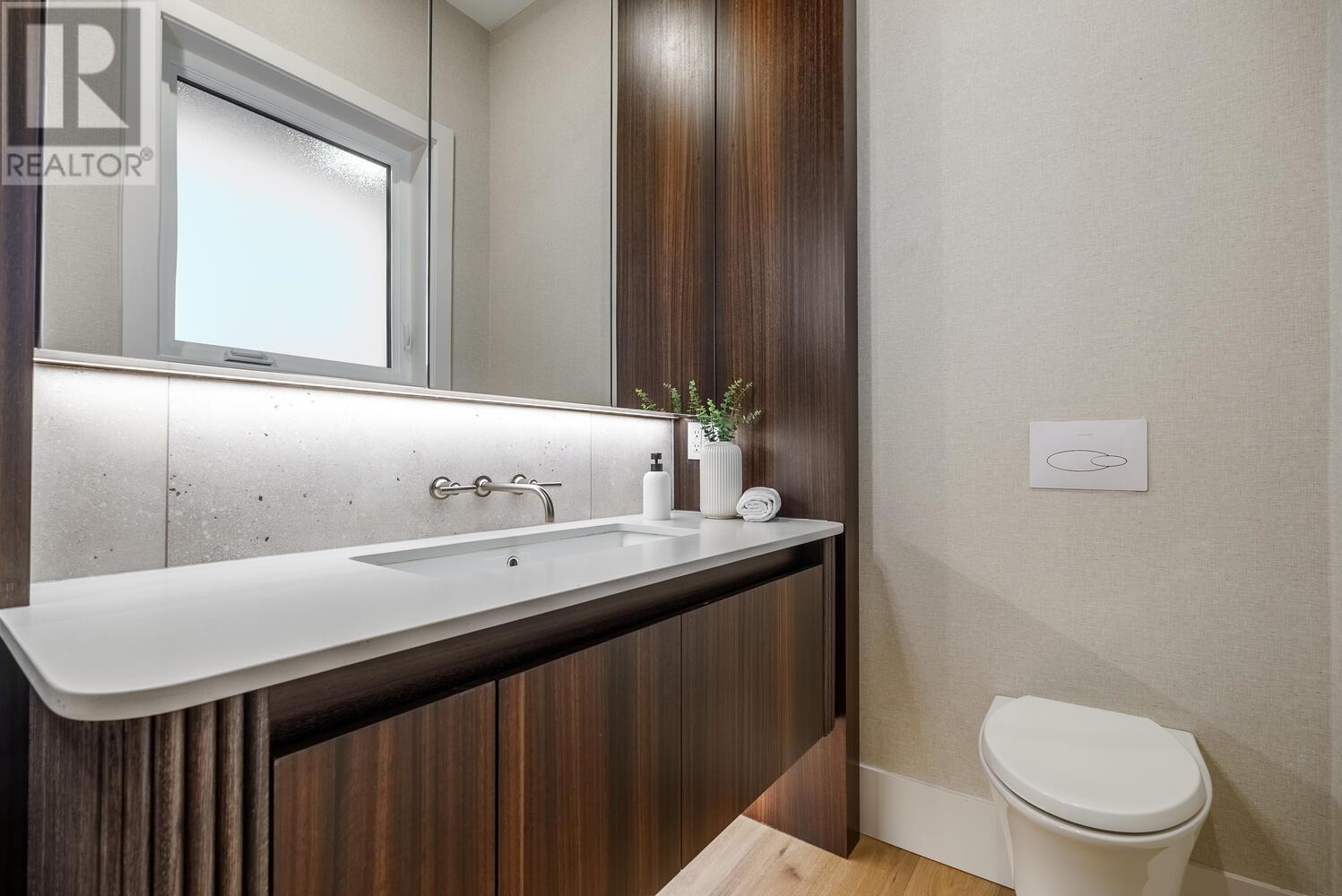 Listing Picture 11 of 21 : 743 E 39TH AVENUE, Vancouver / 溫哥華 - 魯藝地產 Yvonne Lu Group - MLS Medallion Club Member