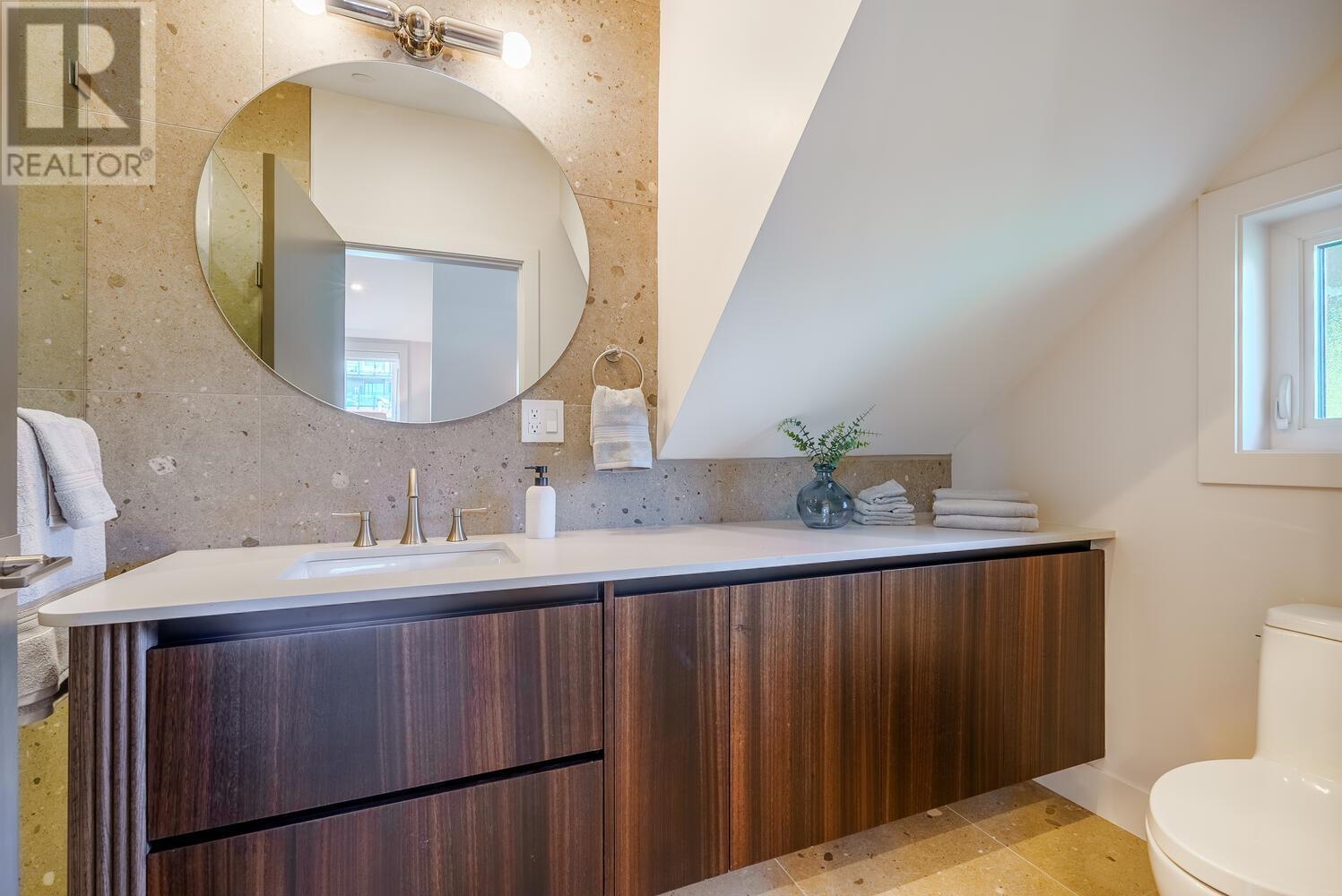 Listing Picture 19 of 21 : 743 E 39TH AVENUE, Vancouver / 溫哥華 - 魯藝地產 Yvonne Lu Group - MLS Medallion Club Member