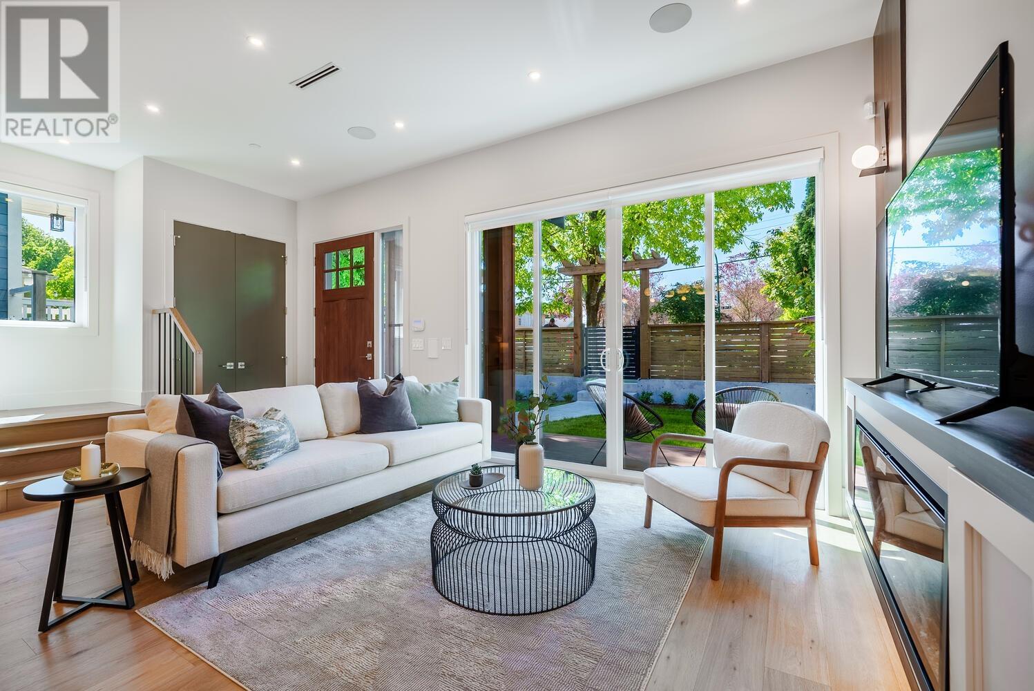 Listing Picture 4 of 21 : 743 E 39TH AVENUE, Vancouver / 溫哥華 - 魯藝地產 Yvonne Lu Group - MLS Medallion Club Member