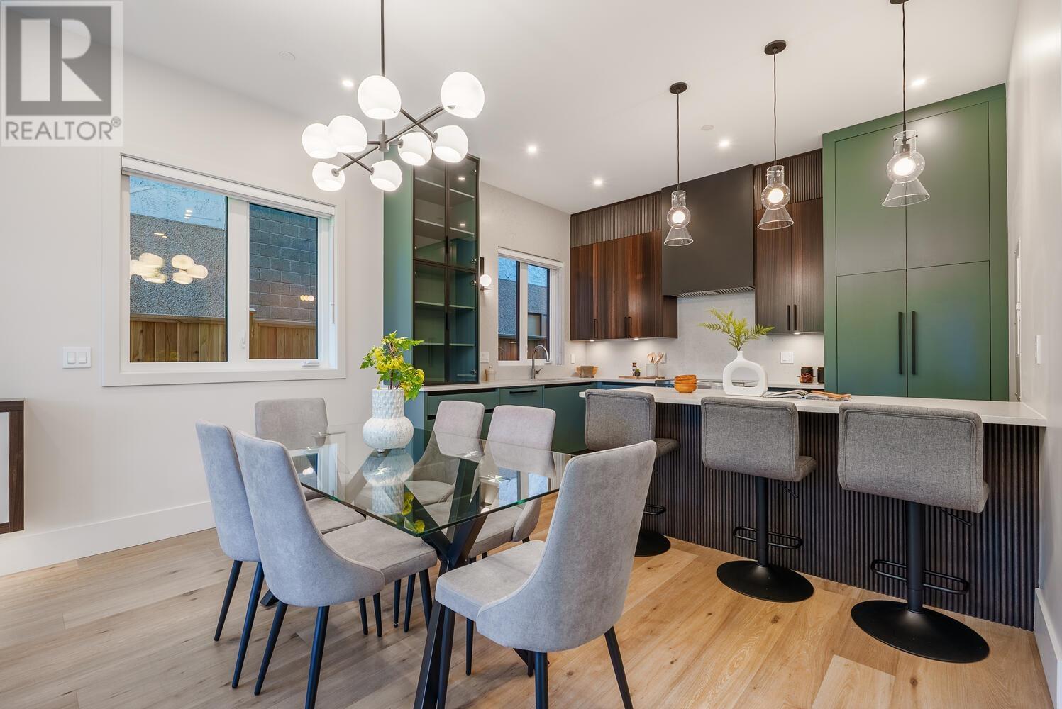 Listing Picture 6 of 21 : 743 E 39TH AVENUE, Vancouver / 溫哥華 - 魯藝地產 Yvonne Lu Group - MLS Medallion Club Member