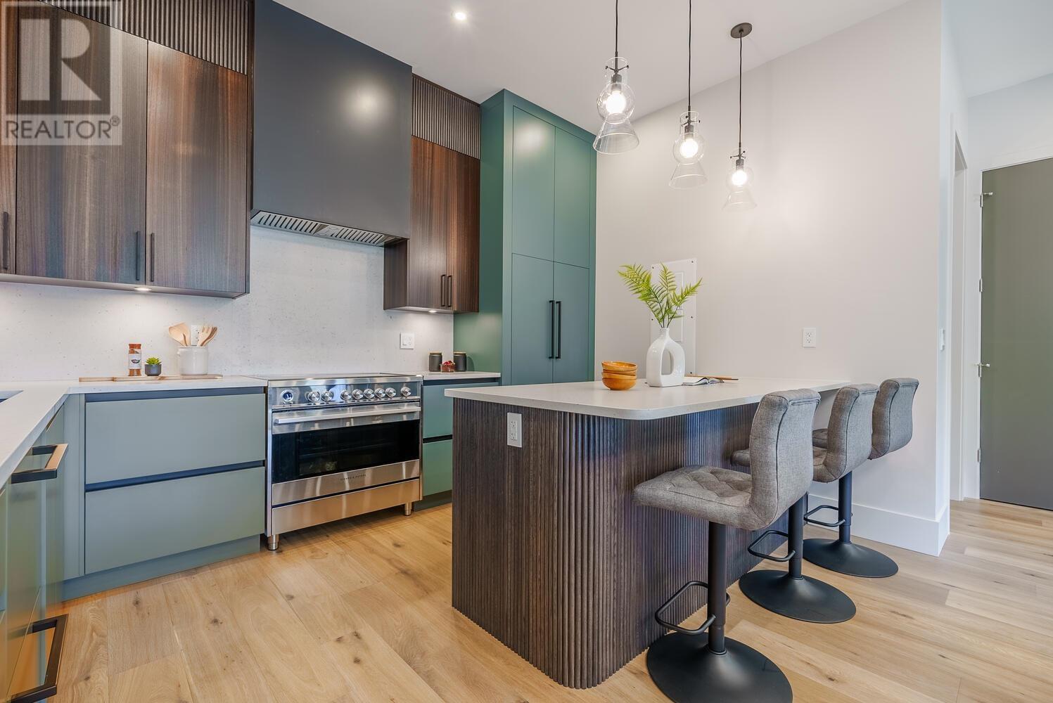 Listing Picture 7 of 21 : 743 E 39TH AVENUE, Vancouver / 溫哥華 - 魯藝地產 Yvonne Lu Group - MLS Medallion Club Member