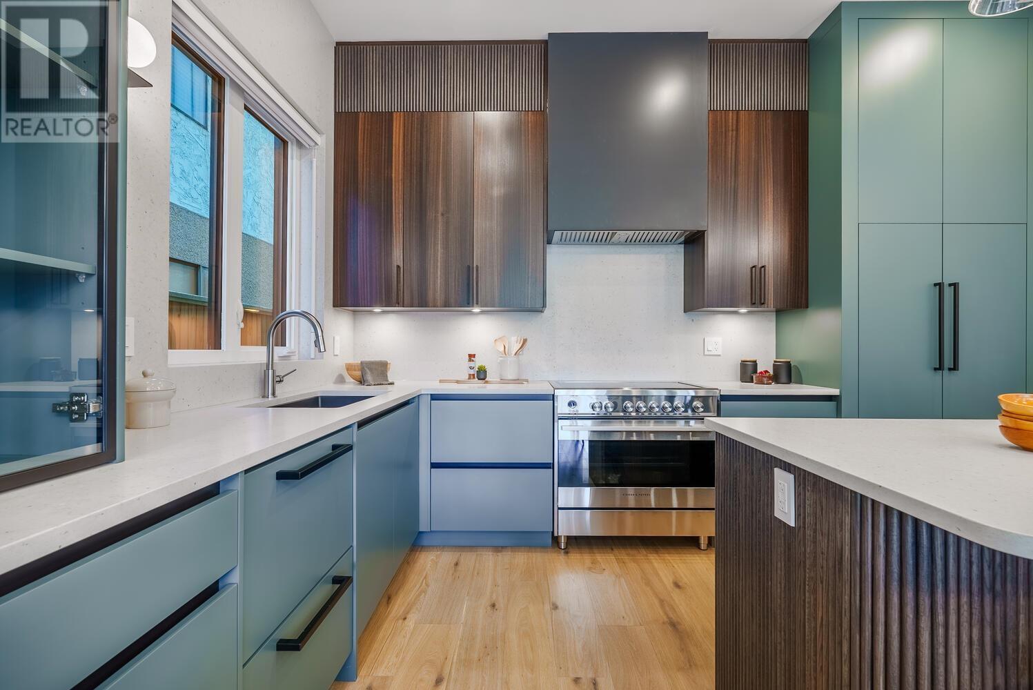 Listing Picture 8 of 21 : 743 E 39TH AVENUE, Vancouver / 溫哥華 - 魯藝地產 Yvonne Lu Group - MLS Medallion Club Member