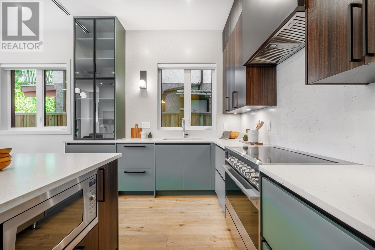 Listing Picture 9 of 21 : 743 E 39TH AVENUE, Vancouver / 溫哥華 - 魯藝地產 Yvonne Lu Group - MLS Medallion Club Member