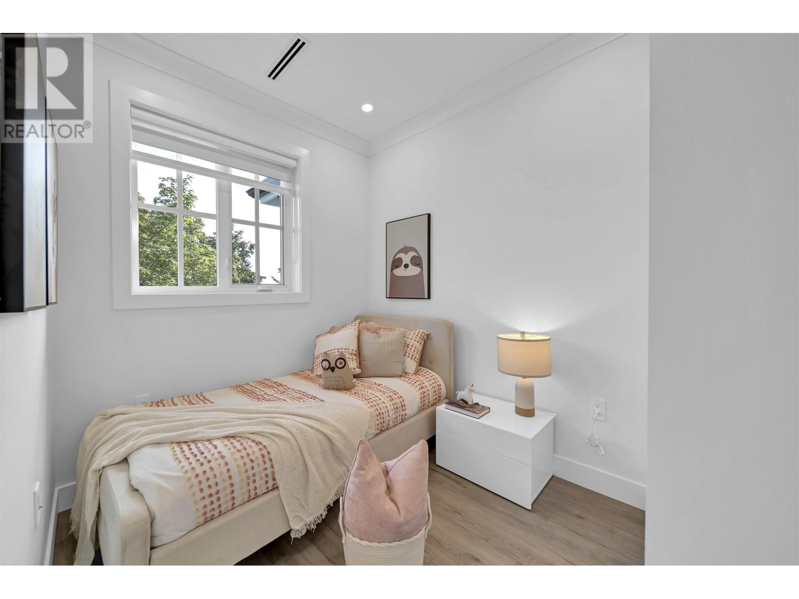 Listing Picture 18 of 33 : 2692 E 53RD AVENUE, Vancouver / 溫哥華 - 魯藝地產 Yvonne Lu Group - MLS Medallion Club Member