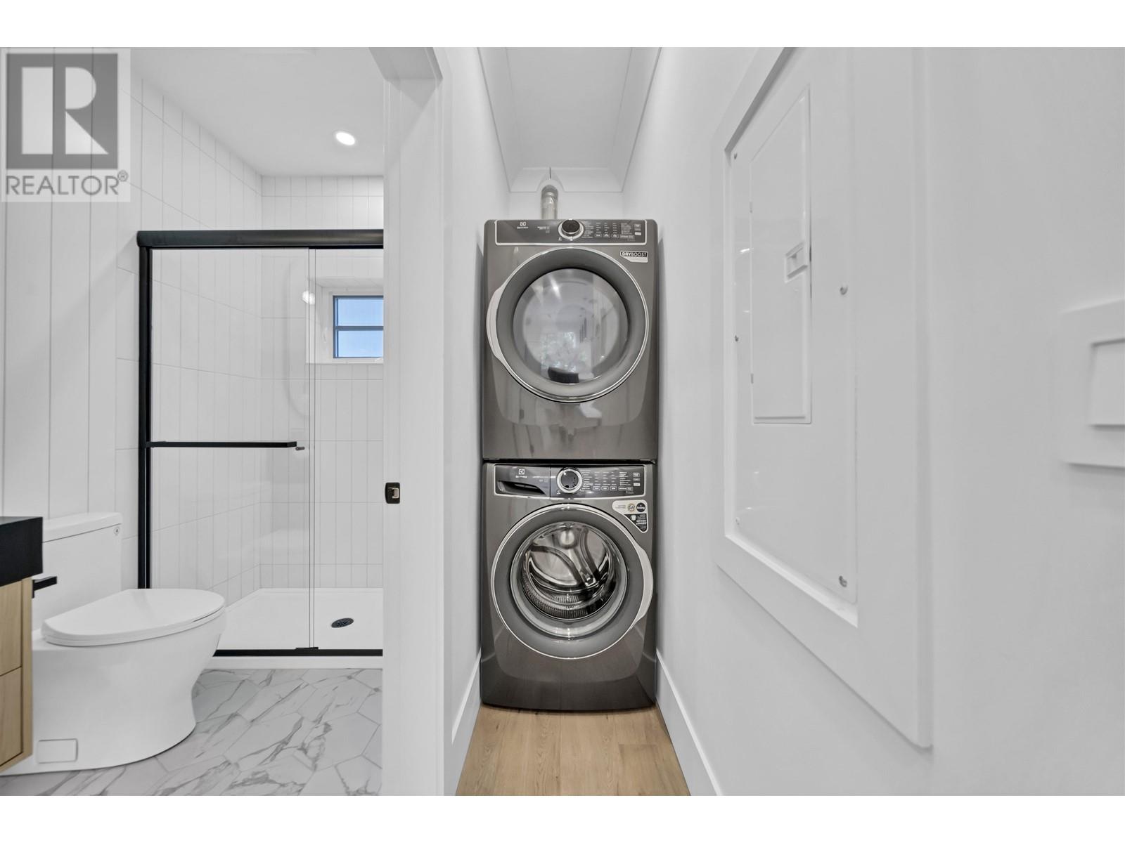 Listing Picture 24 of 33 : 2692 E 53RD AVENUE, Vancouver / 溫哥華 - 魯藝地產 Yvonne Lu Group - MLS Medallion Club Member