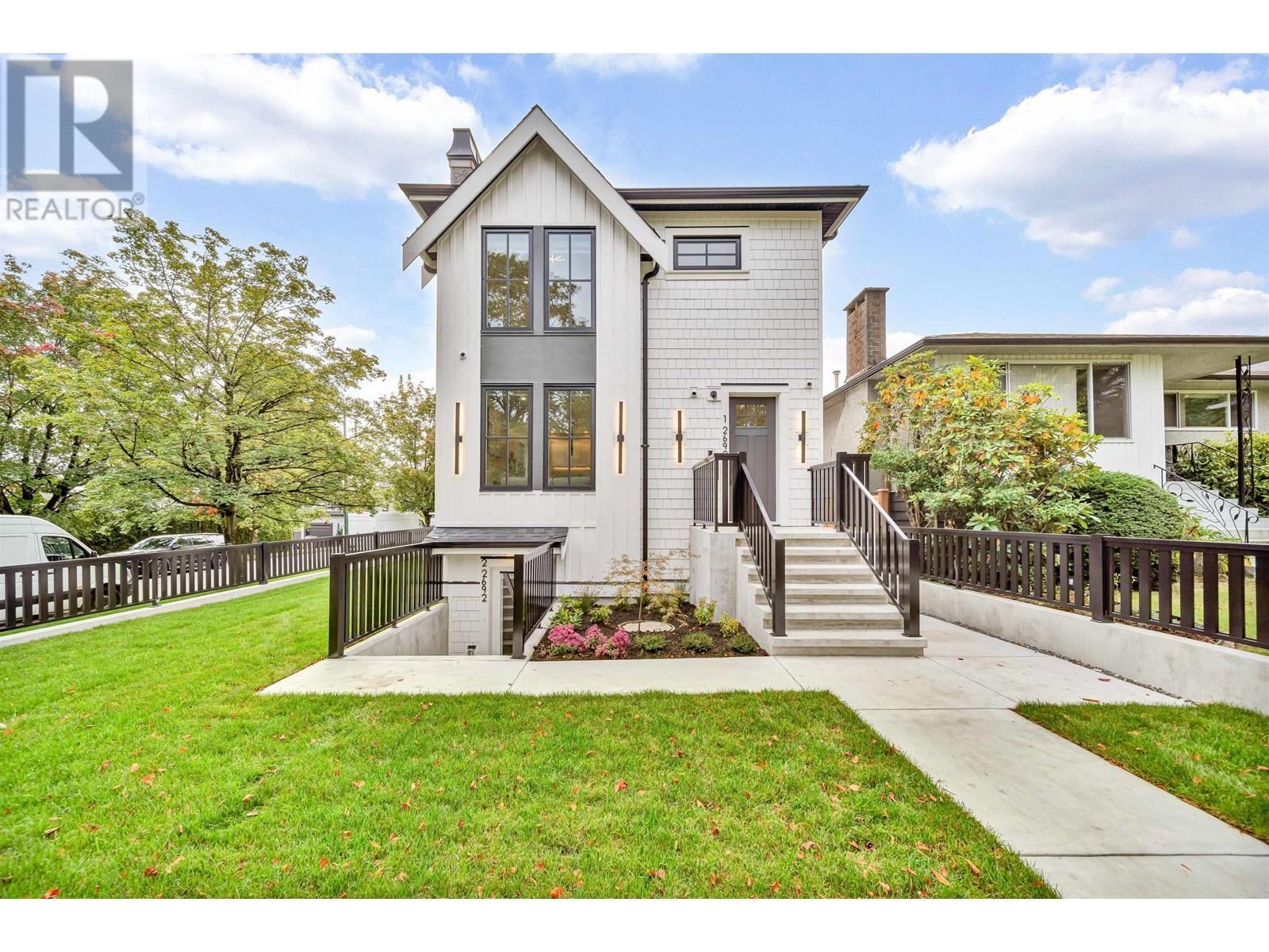 Listing Picture 4 of 33 : 2692 E 53RD AVENUE, Vancouver / 溫哥華 - 魯藝地產 Yvonne Lu Group - MLS Medallion Club Member