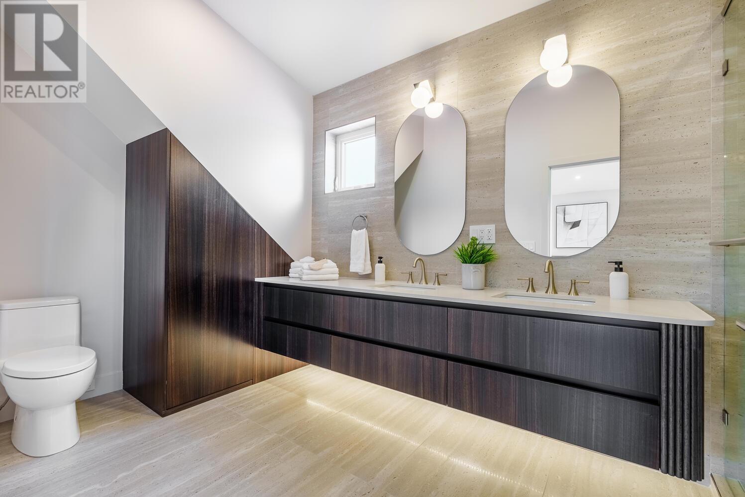 Listing Picture 16 of 21 : 745 E 39TH AVENUE, Vancouver / 溫哥華 - 魯藝地產 Yvonne Lu Group - MLS Medallion Club Member