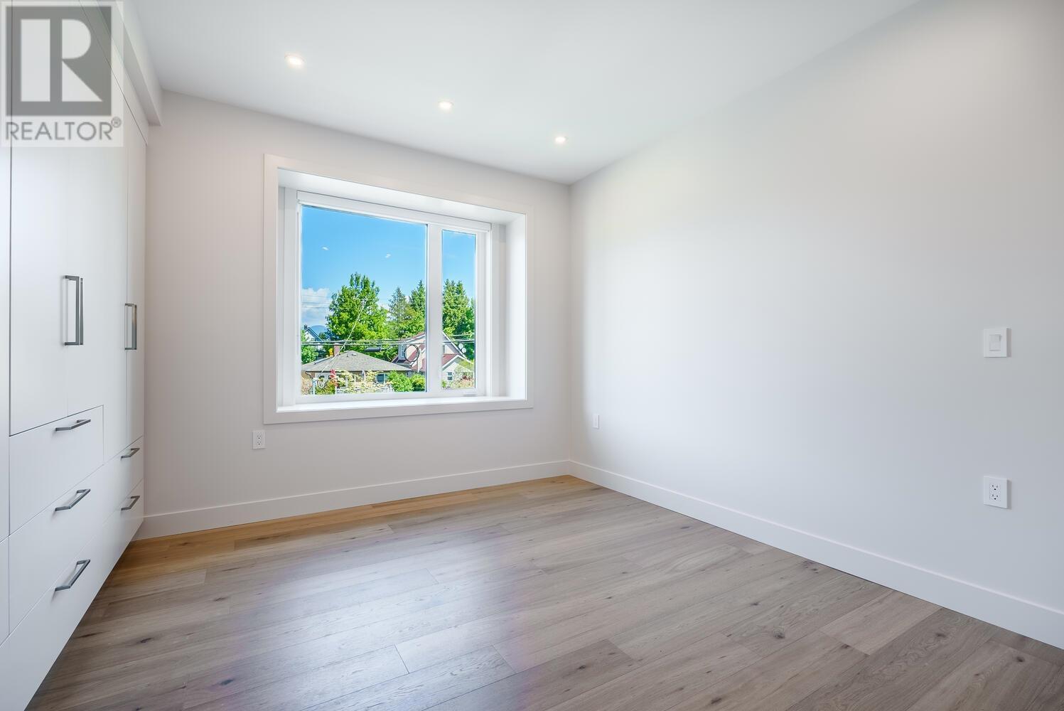 Listing Picture 9 of 21 : 745 E 39TH AVENUE, Vancouver / 溫哥華 - 魯藝地產 Yvonne Lu Group - MLS Medallion Club Member