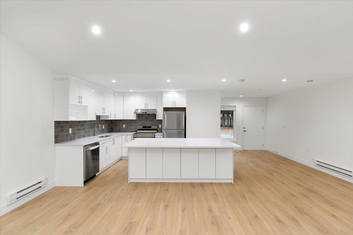 7477 Martin Place, Mission, British Columbia  V2V 3K6 - Photo 8 - R2946493