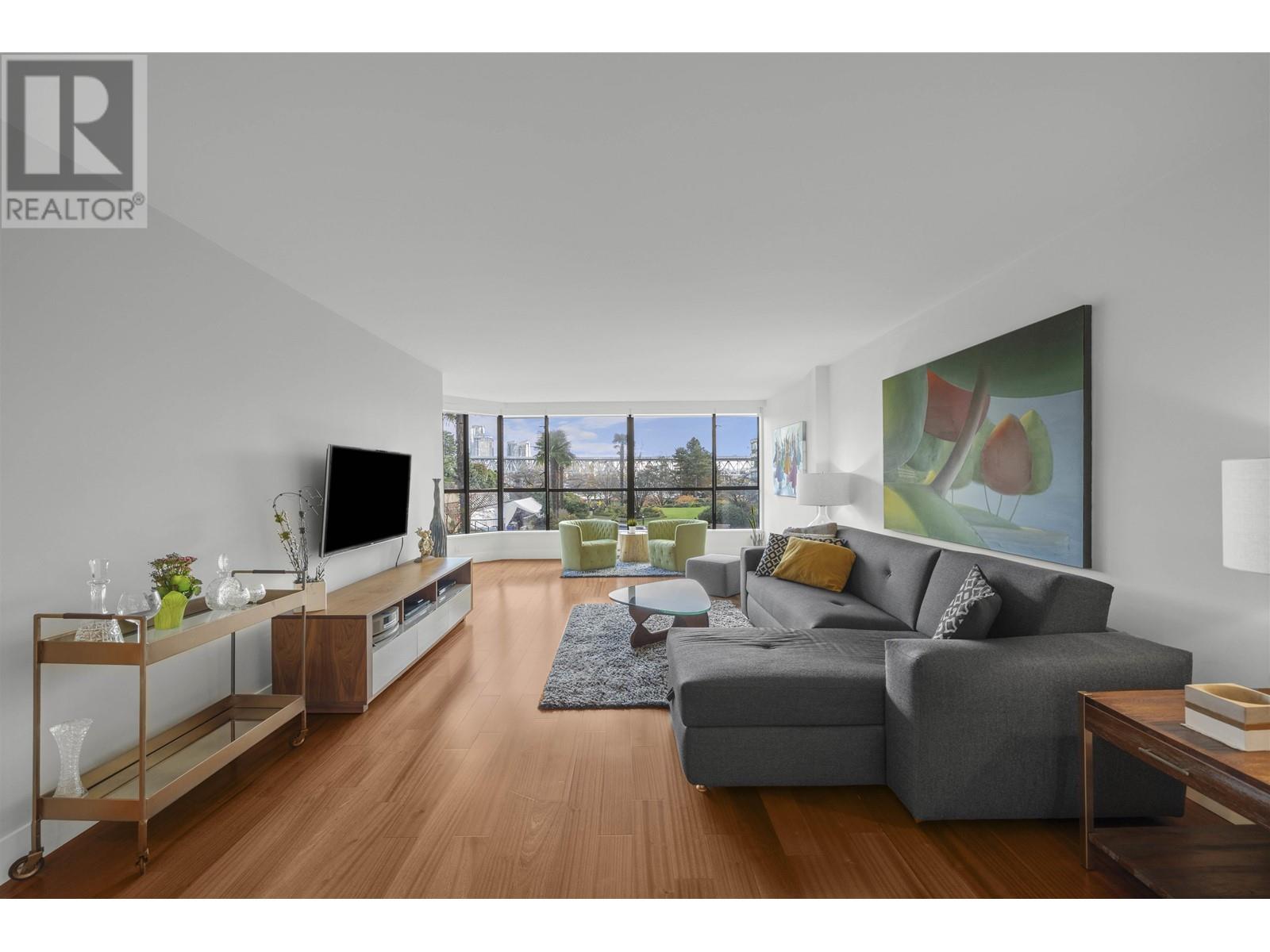 Listing Picture 6 of 31 : 104 1470 PENNYFARTHING DRIVE, Vancouver / 溫哥華 - 魯藝地產 Yvonne Lu Group - MLS Medallion Club Member