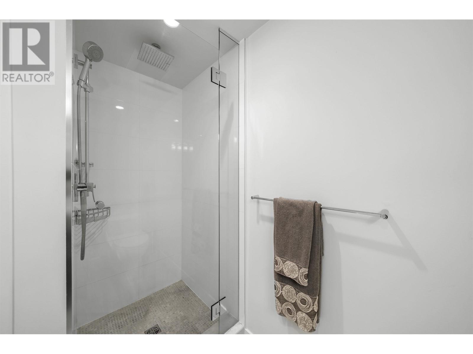 Listing Picture 26 of 31 : 104 1470 PENNYFARTHING DRIVE, Vancouver / 溫哥華 - 魯藝地產 Yvonne Lu Group - MLS Medallion Club Member