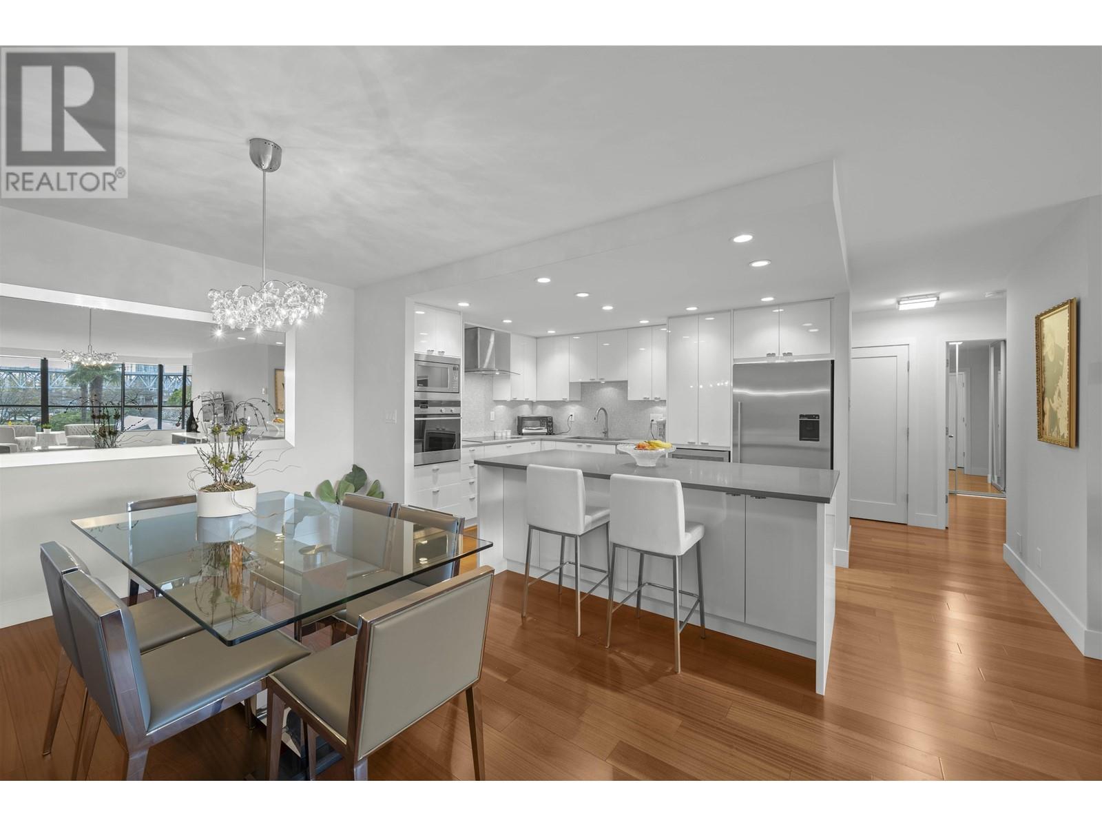 Listing Picture 7 of 31 : 104 1470 PENNYFARTHING DRIVE, Vancouver / 溫哥華 - 魯藝地產 Yvonne Lu Group - MLS Medallion Club Member