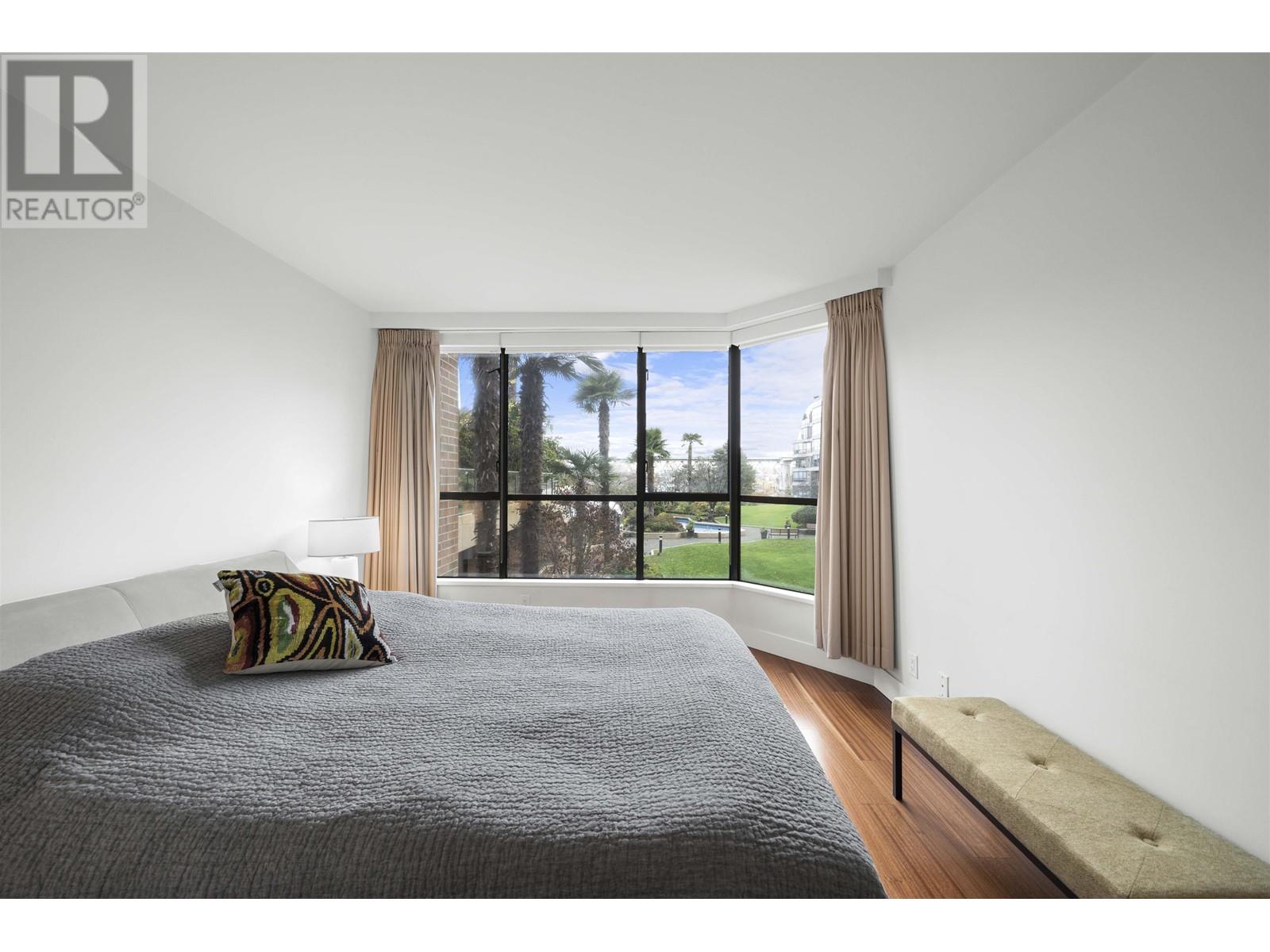 Listing Picture 17 of 31 : 104 1470 PENNYFARTHING DRIVE, Vancouver / 溫哥華 - 魯藝地產 Yvonne Lu Group - MLS Medallion Club Member