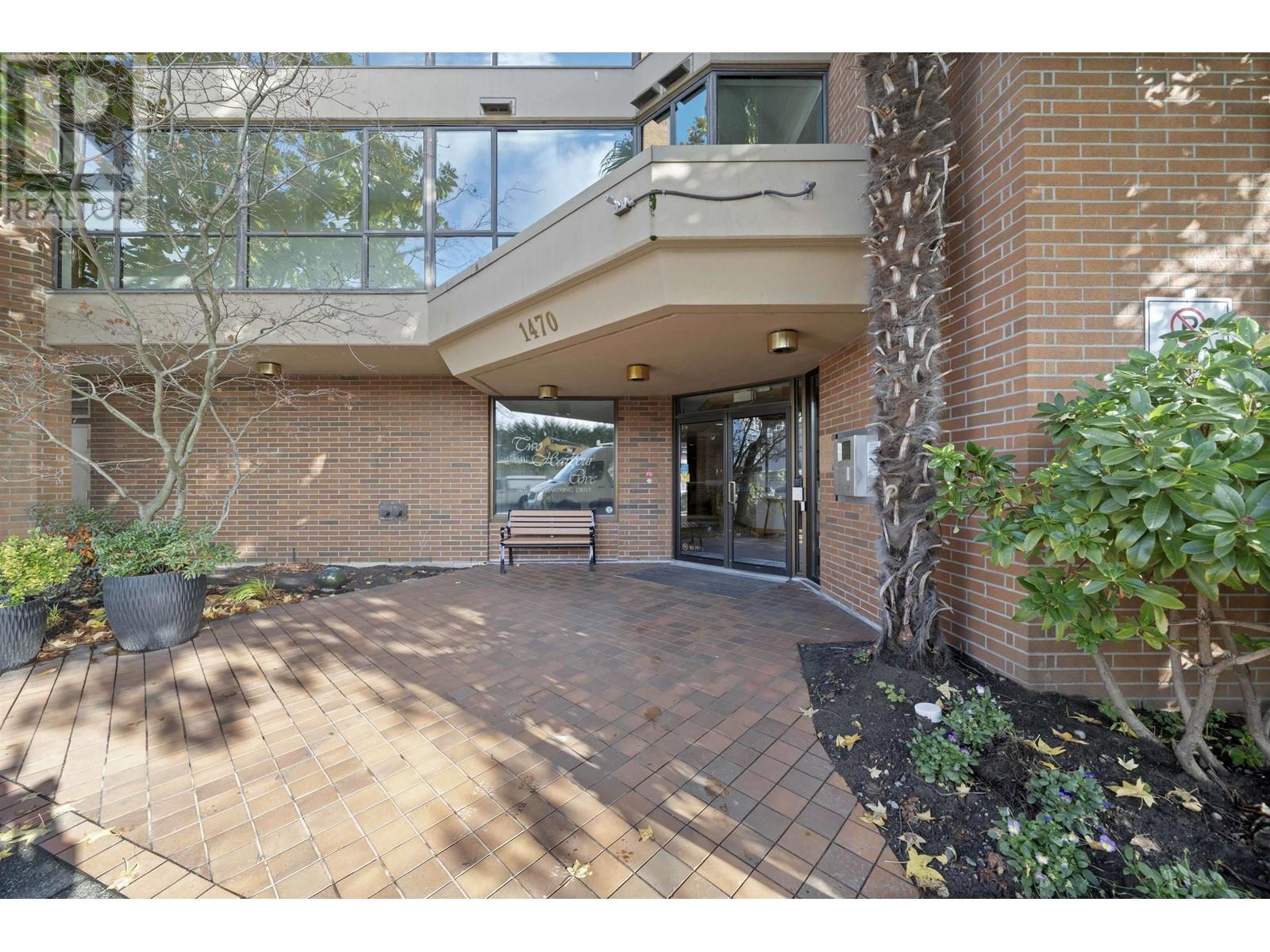 Listing Picture 30 of 31 : 104 1470 PENNYFARTHING DRIVE, Vancouver / 溫哥華 - 魯藝地產 Yvonne Lu Group - MLS Medallion Club Member