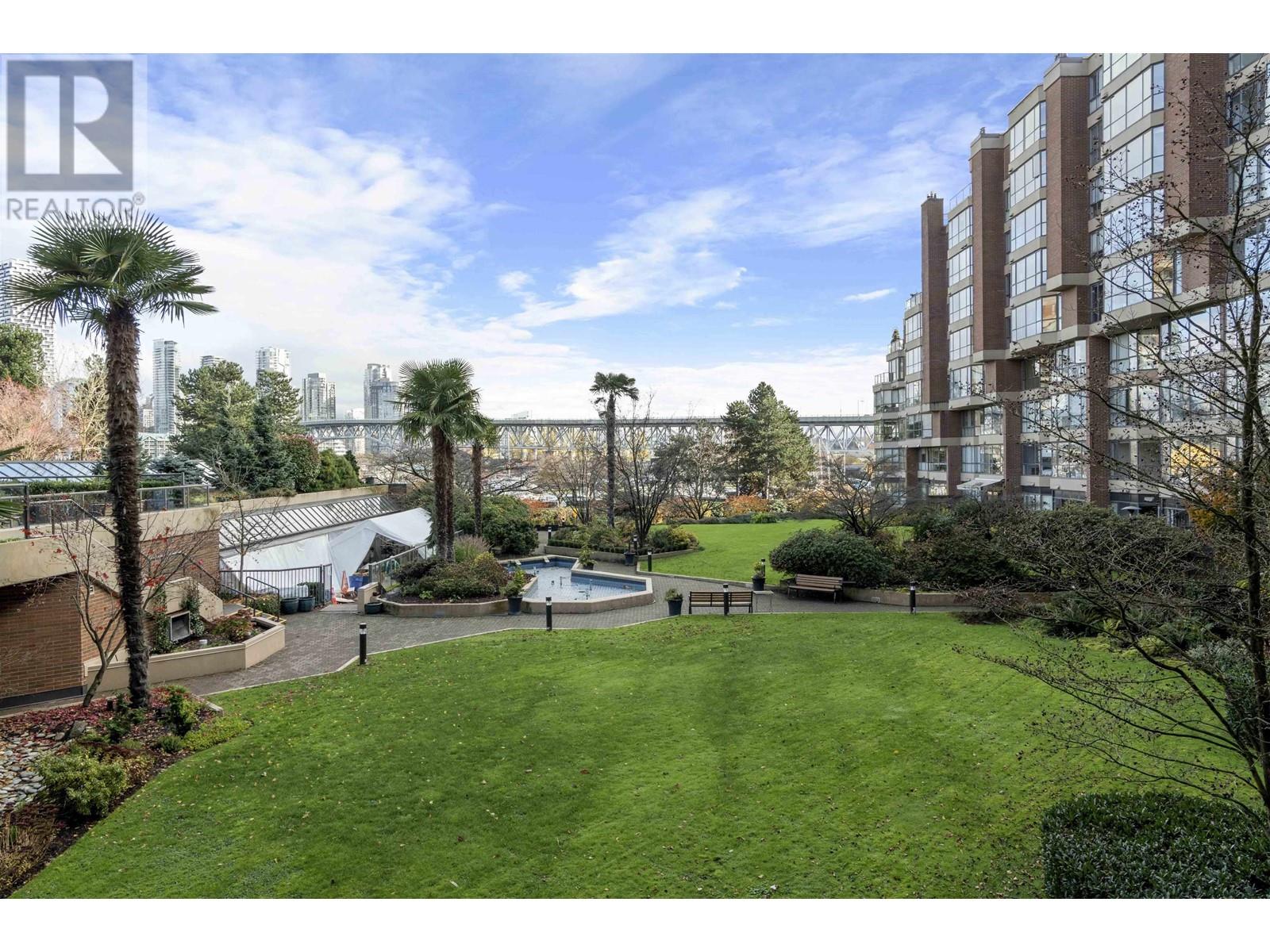 Listing Picture 28 of 31 : 104 1470 PENNYFARTHING DRIVE, Vancouver / 溫哥華 - 魯藝地產 Yvonne Lu Group - MLS Medallion Club Member