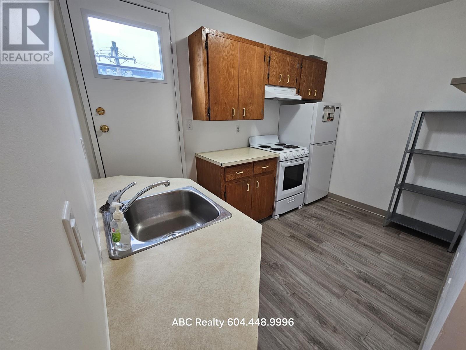 3fl 4xx E Columbia, New Westminster, British Columbia  V3L 3X6 - Photo 1 - R2947467