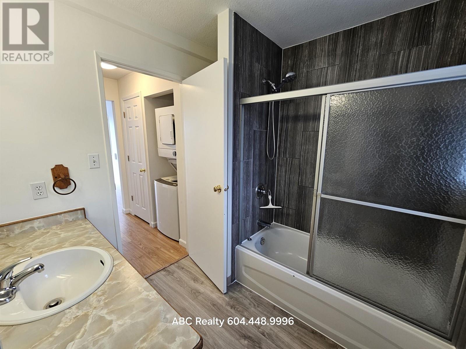3fl 4xx E Columbia, New Westminster, British Columbia  V3L 3X6 - Photo 6 - R2947467