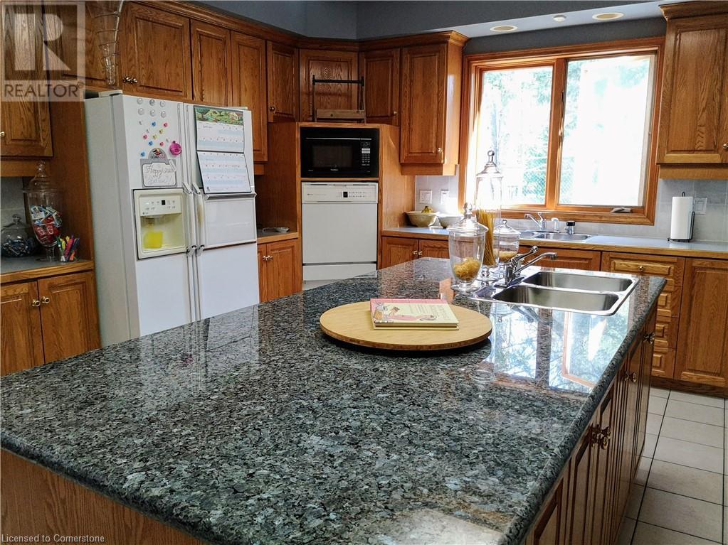 144 Wilson Street, Hamilton, Ontario  L9G 2B7 - Photo 7 - 40681610