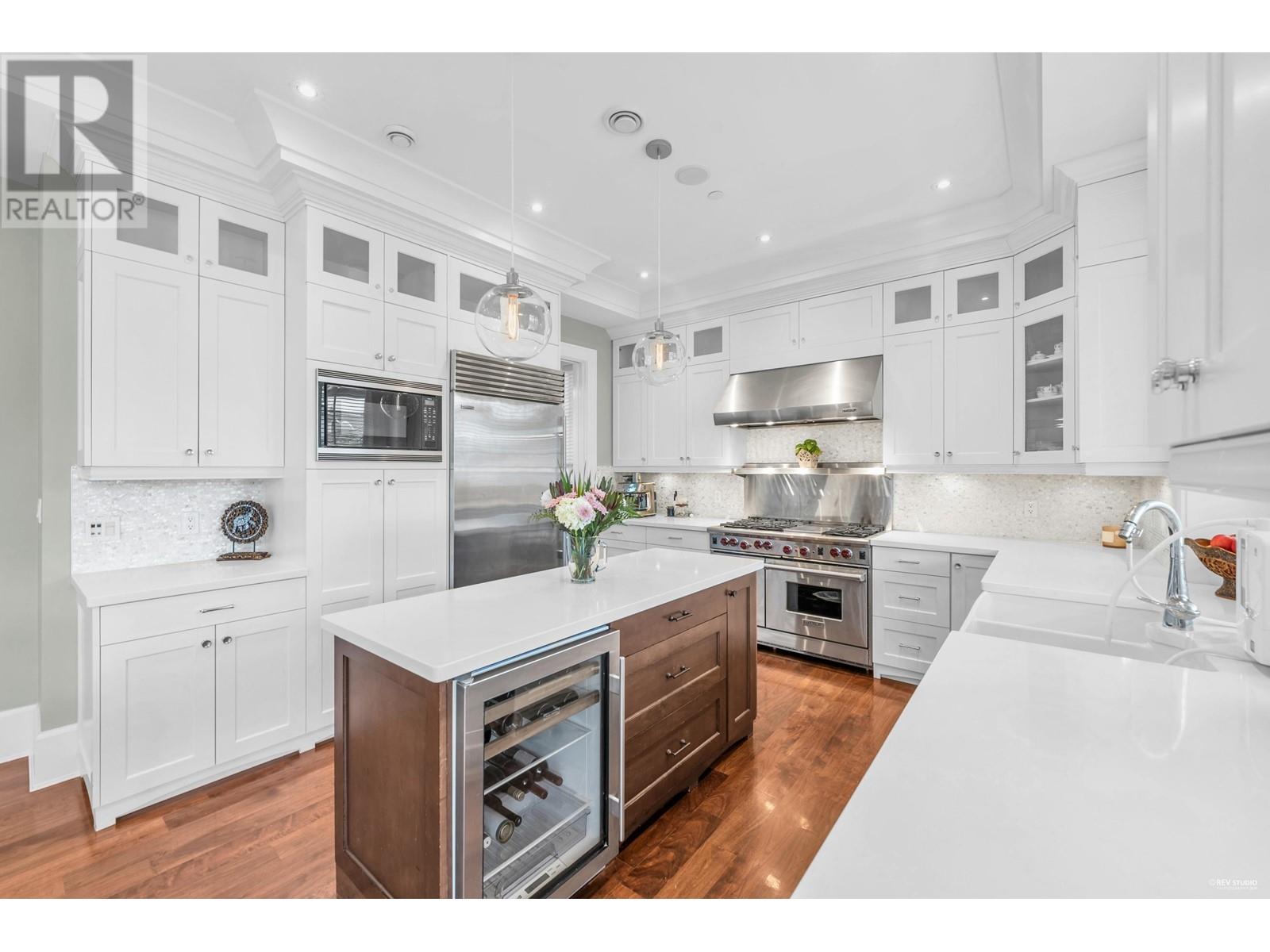 Listing Picture 18 of 38 : 2721 W 24TH AVENUE, Vancouver / 溫哥華 - 魯藝地產 Yvonne Lu Group - MLS Medallion Club Member