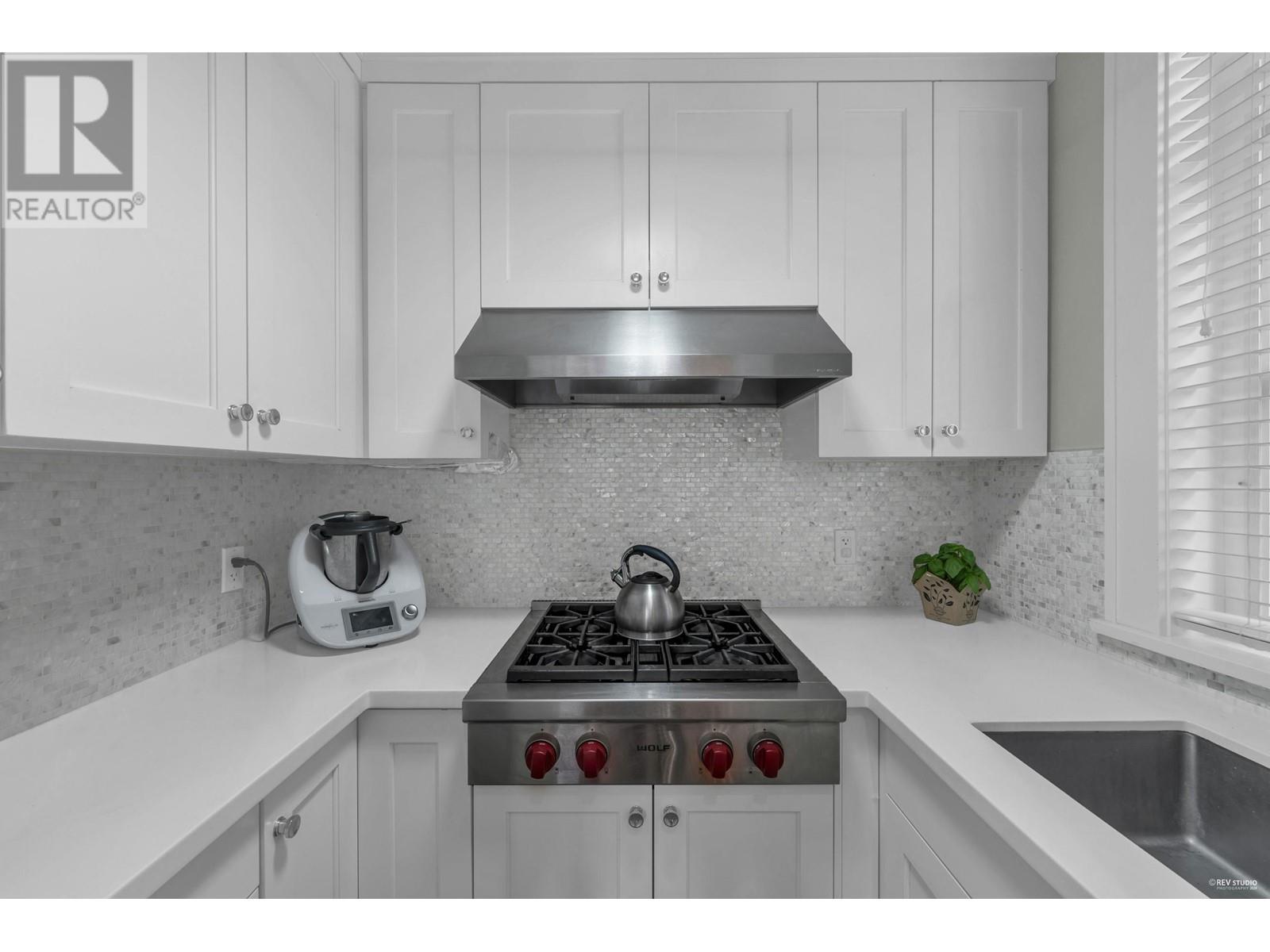 Listing Picture 22 of 38 : 2721 W 24TH AVENUE, Vancouver / 溫哥華 - 魯藝地產 Yvonne Lu Group - MLS Medallion Club Member