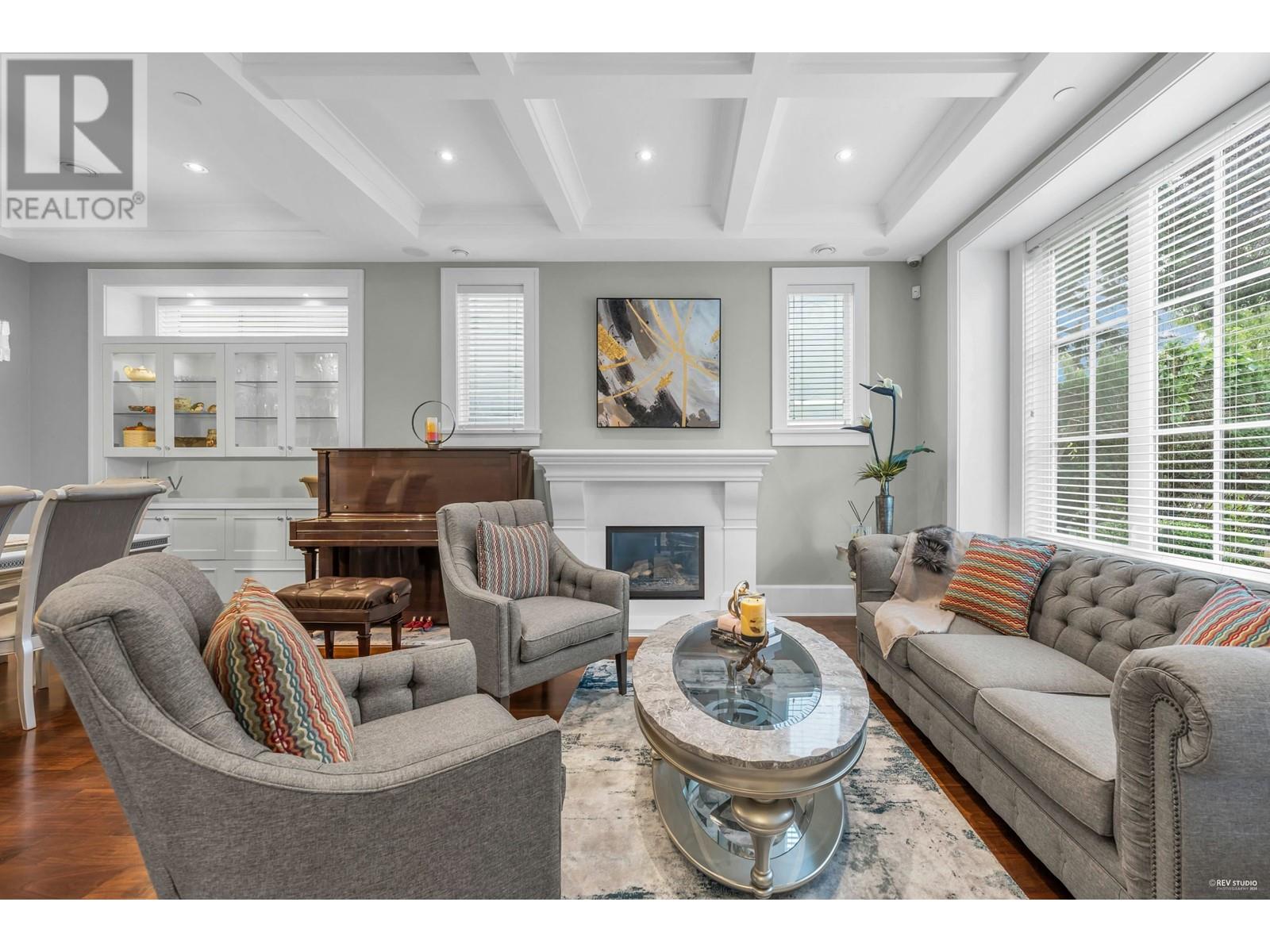 Listing Picture 4 of 38 : 2721 W 24TH AVENUE, Vancouver / 溫哥華 - 魯藝地產 Yvonne Lu Group - MLS Medallion Club Member