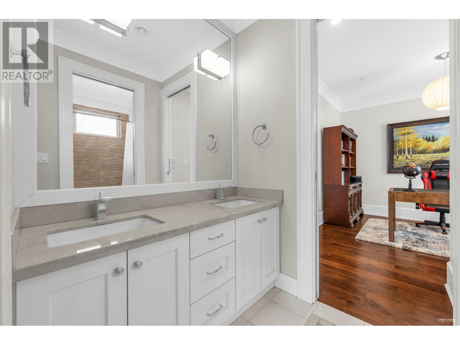 Listing Picture 28 of 38 : 2721 W 24TH AVENUE, Vancouver / 溫哥華 - 魯藝地產 Yvonne Lu Group - MLS Medallion Club Member