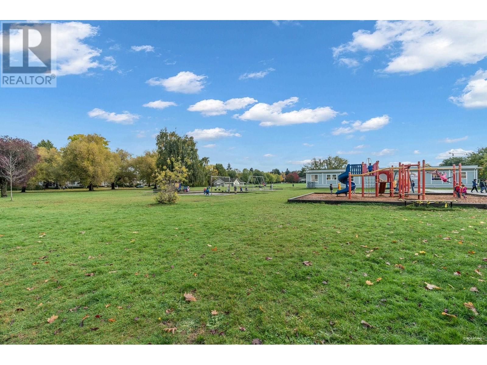 Listing Picture 37 of 38 : 2721 W 24TH AVENUE, Vancouver / 溫哥華 - 魯藝地產 Yvonne Lu Group - MLS Medallion Club Member